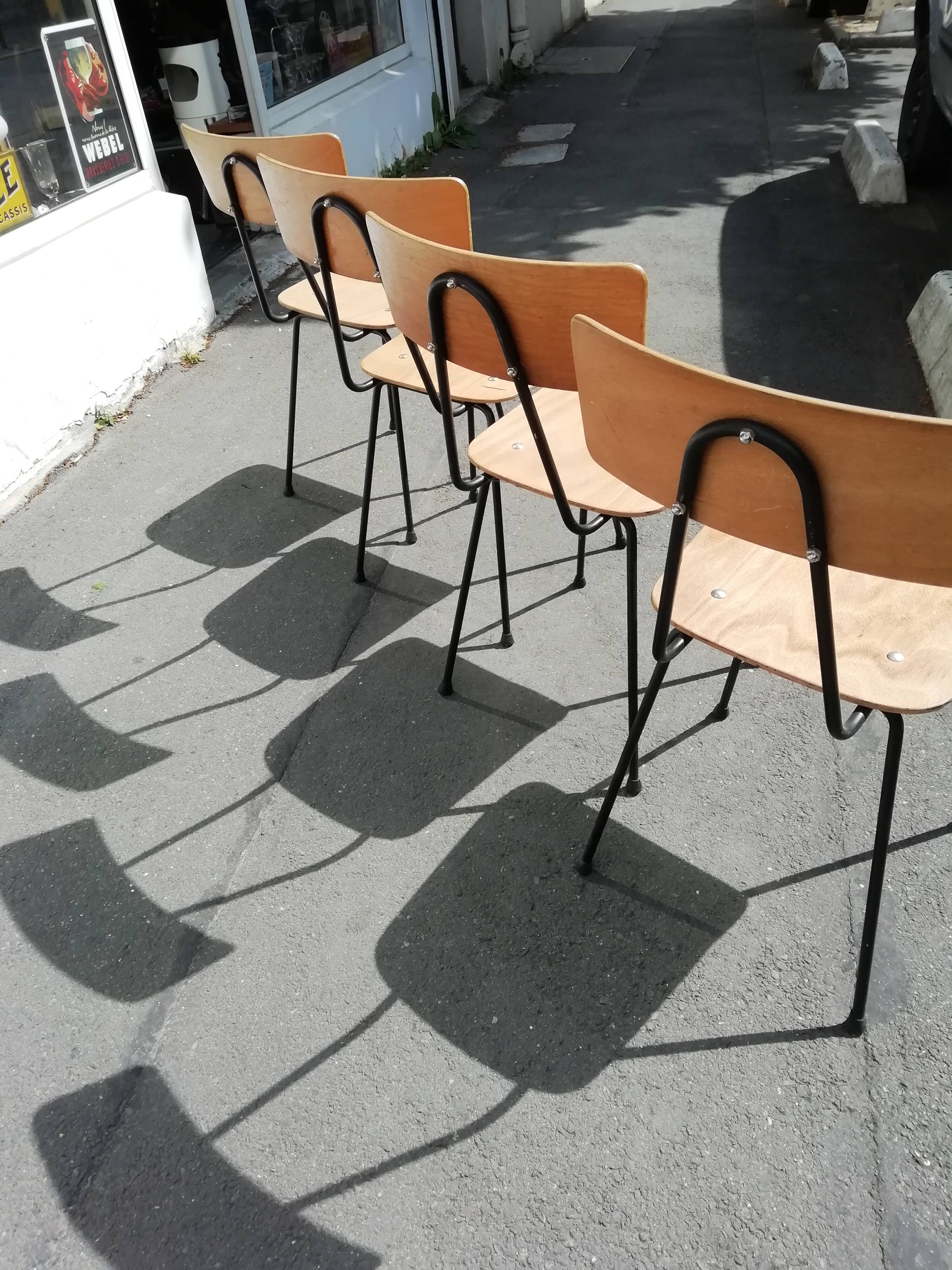 Lot de 4 chaises pieds compas de type scolaire