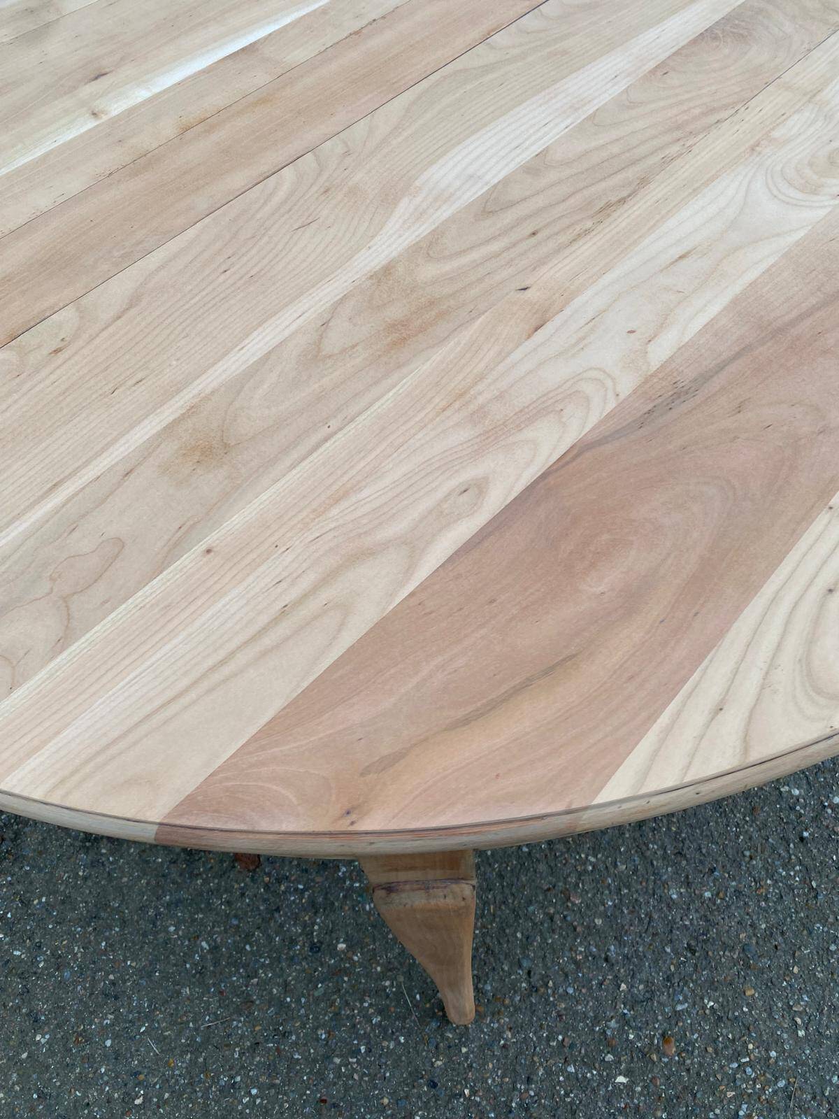 Renovated round dining table in solid wood, Louis XV style from the 19th century.