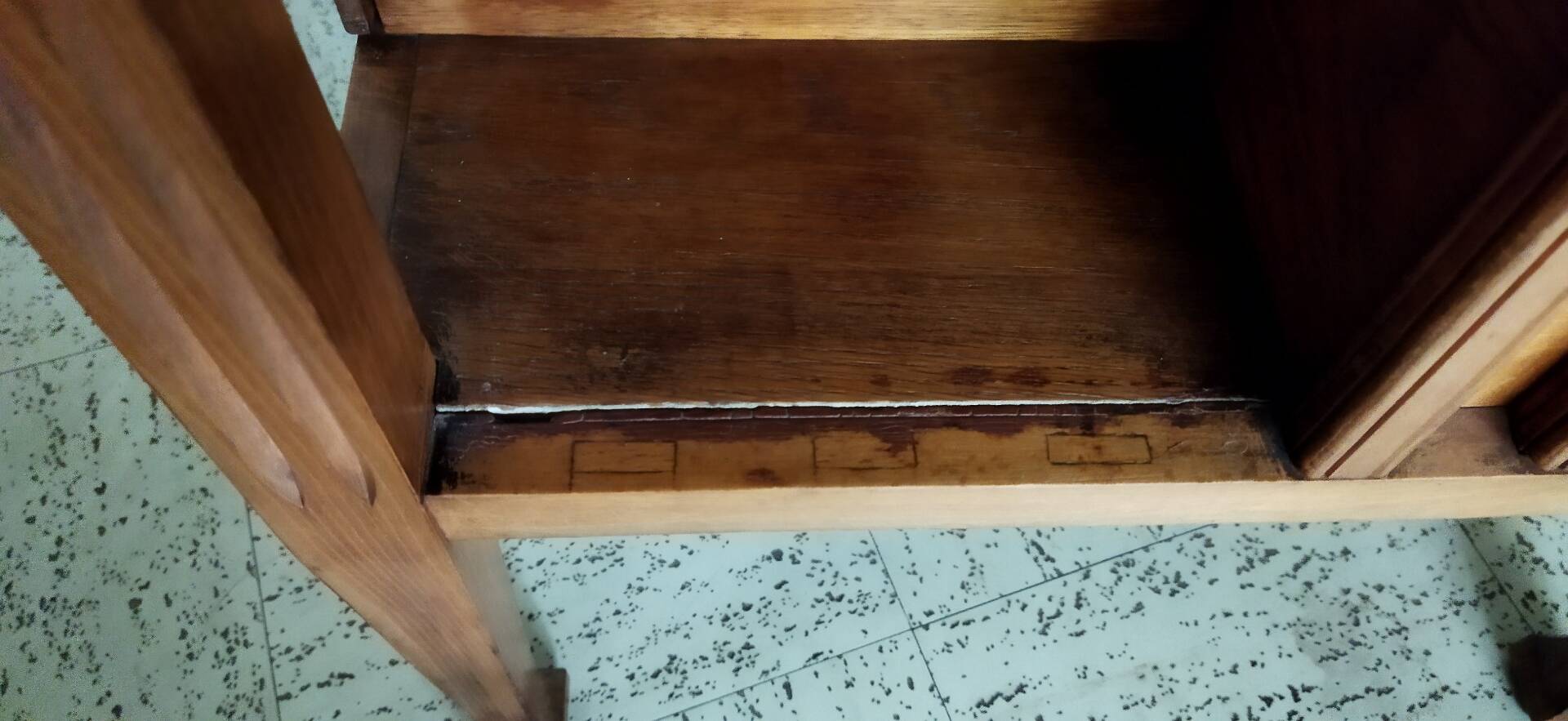Vintage wooden side table with trompe-l'œil system.