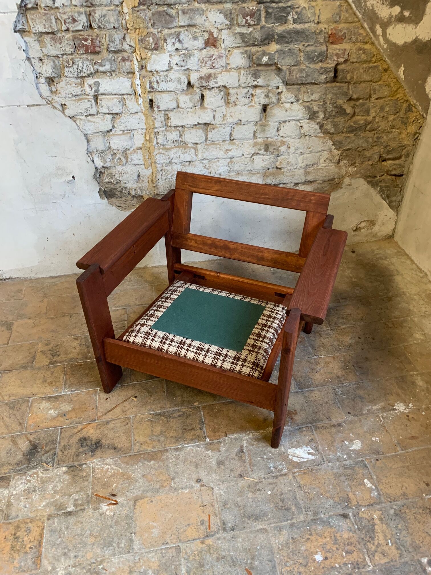 Fauteuil Brutaliste en pin des années 1960
