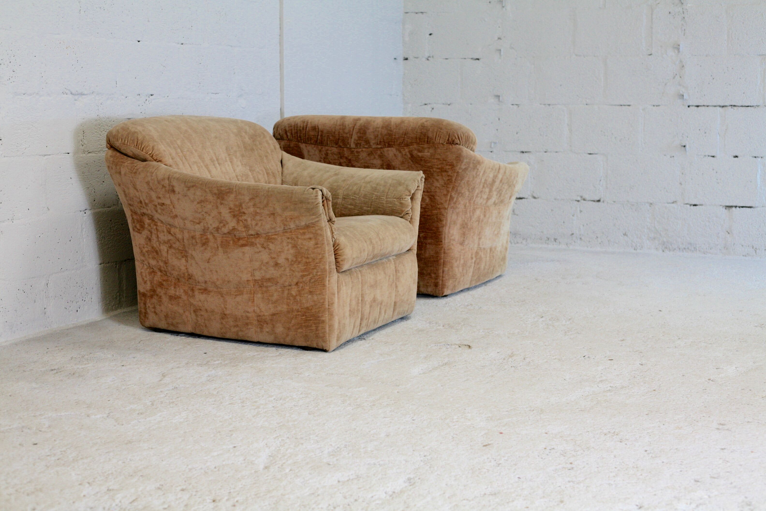 Pair of velvet armchairs "caramel blond" France, circa 1960