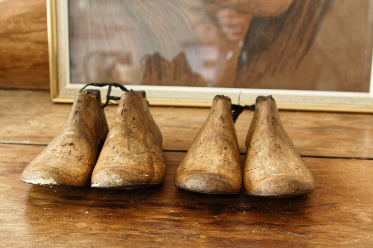 2 pairs of children's shoe trees