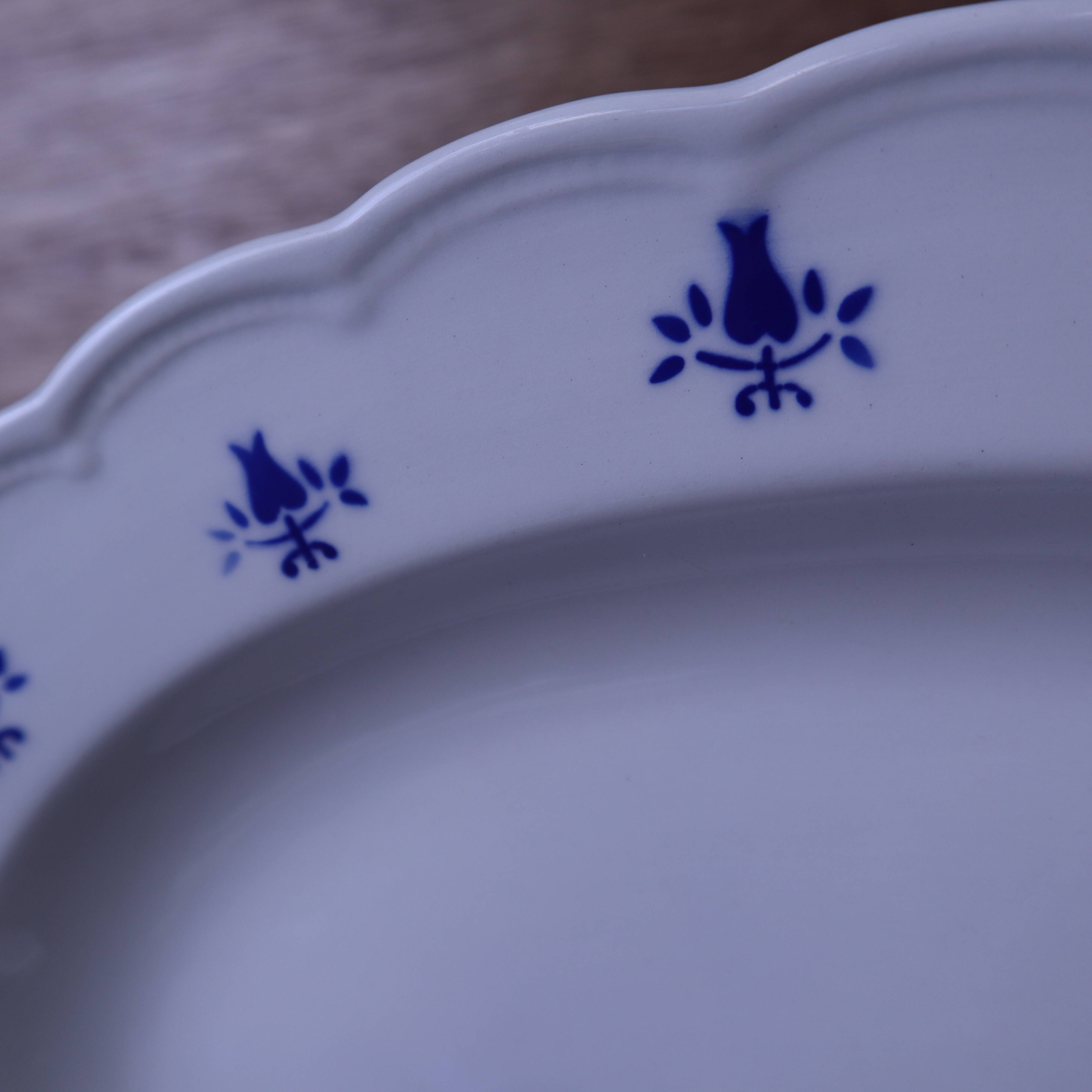 Oval plate Boch La Louvière