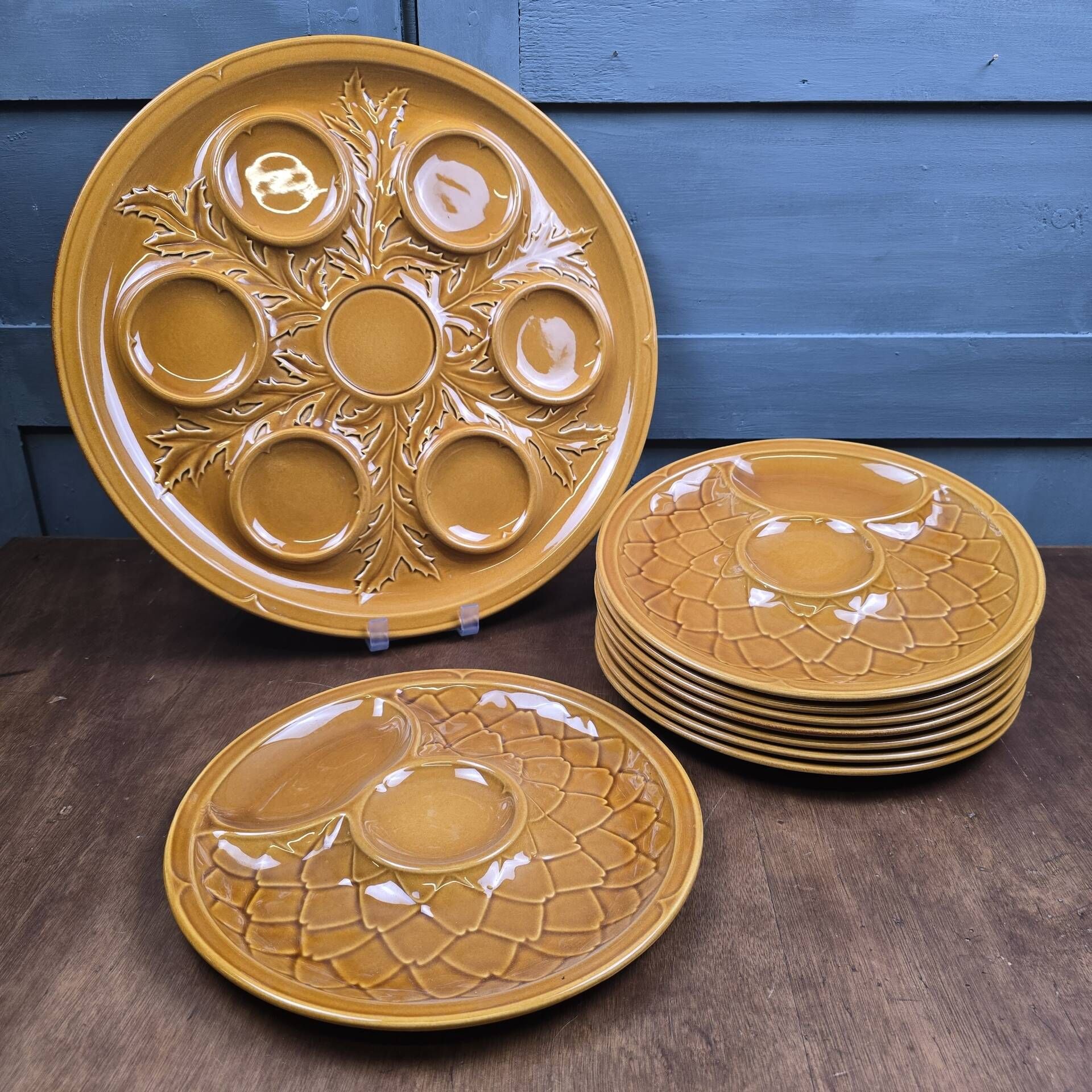 Artichoke service Salins France – 8 plates and serving dish barboti