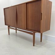 Buffet en teck avec portes coulissantes, 1965