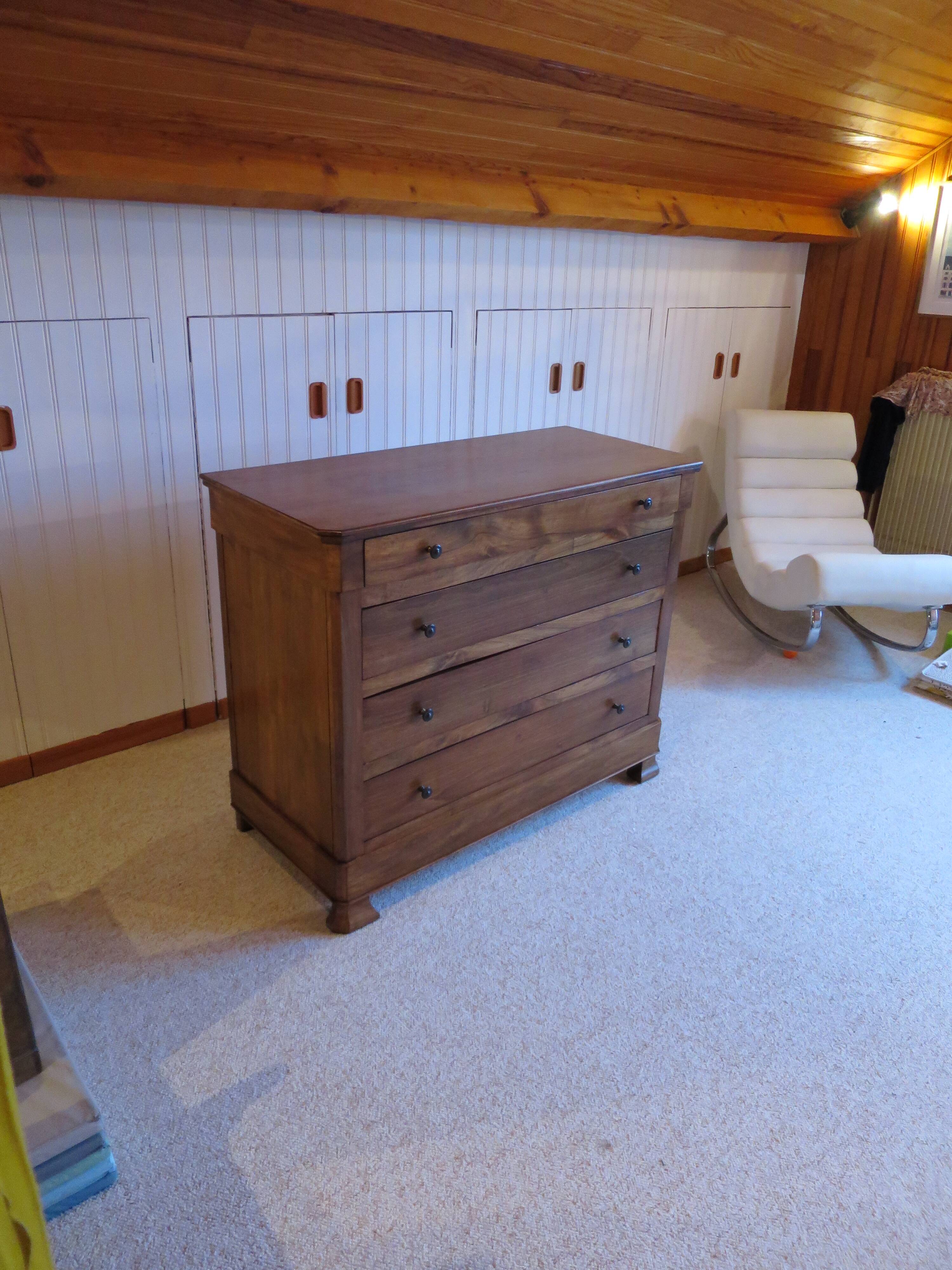 Rare pretty old chest of drawers with 4 drawers - Louis Philippe style in Walnut