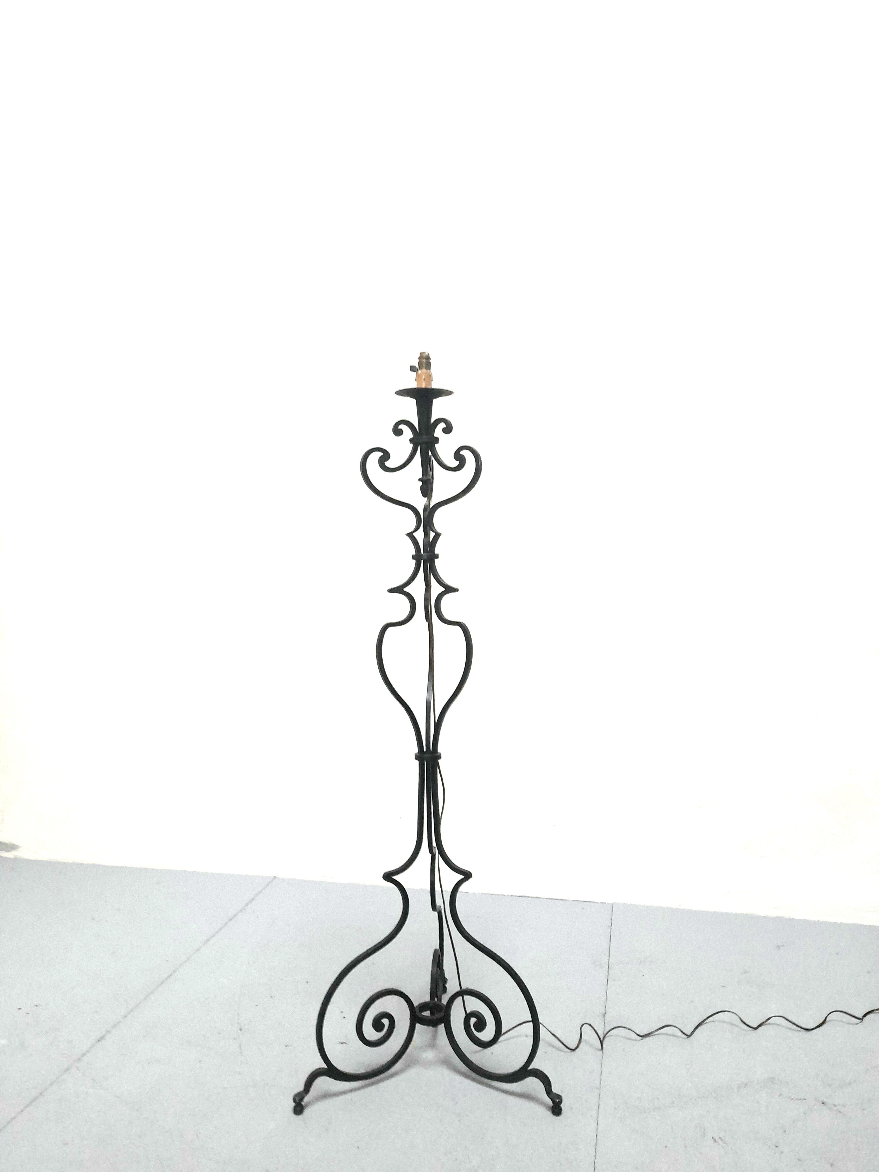 Art Deco wrought iron floor lamp - French work from the 30s