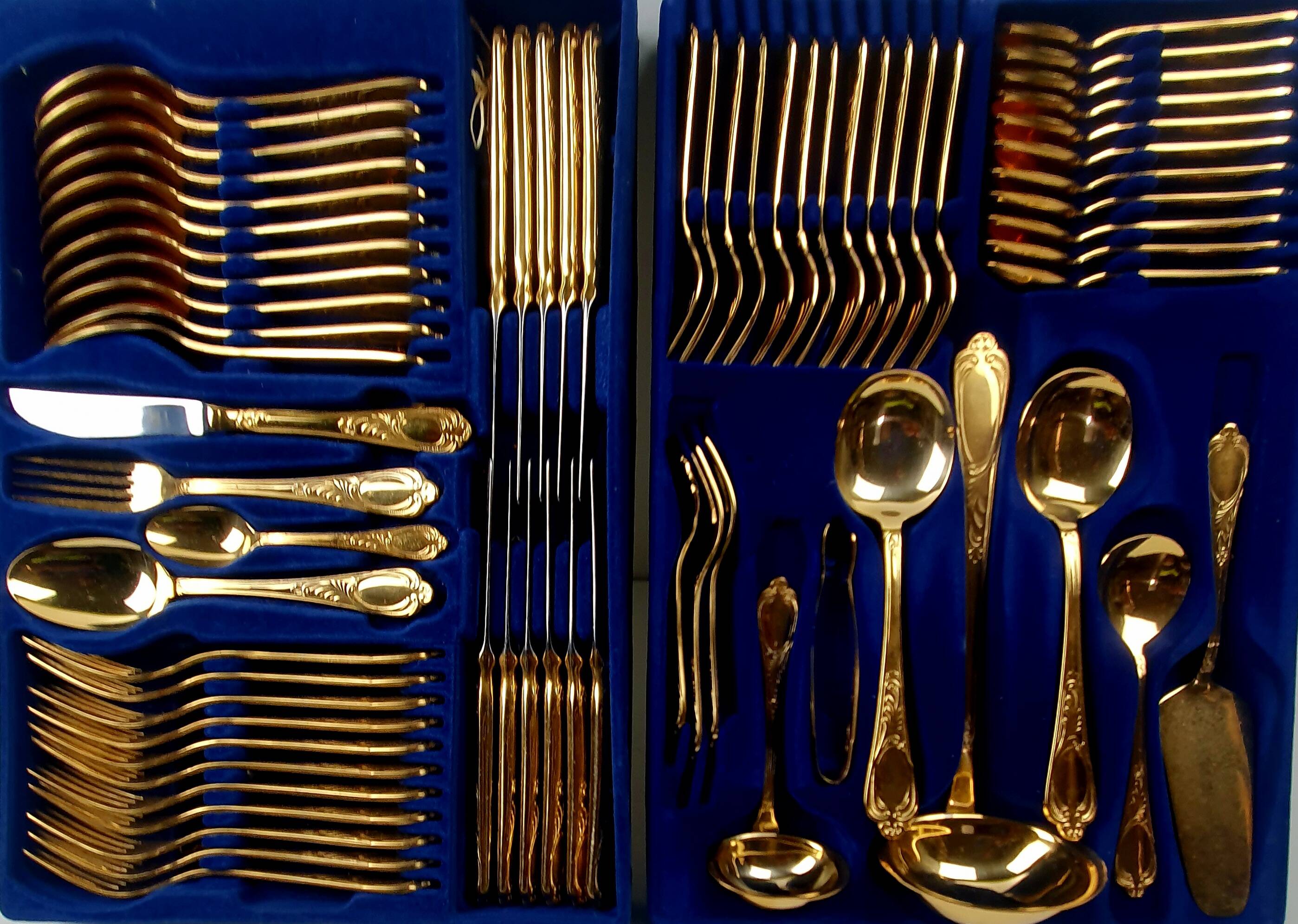 Cutlery set 70 gold plated pieces