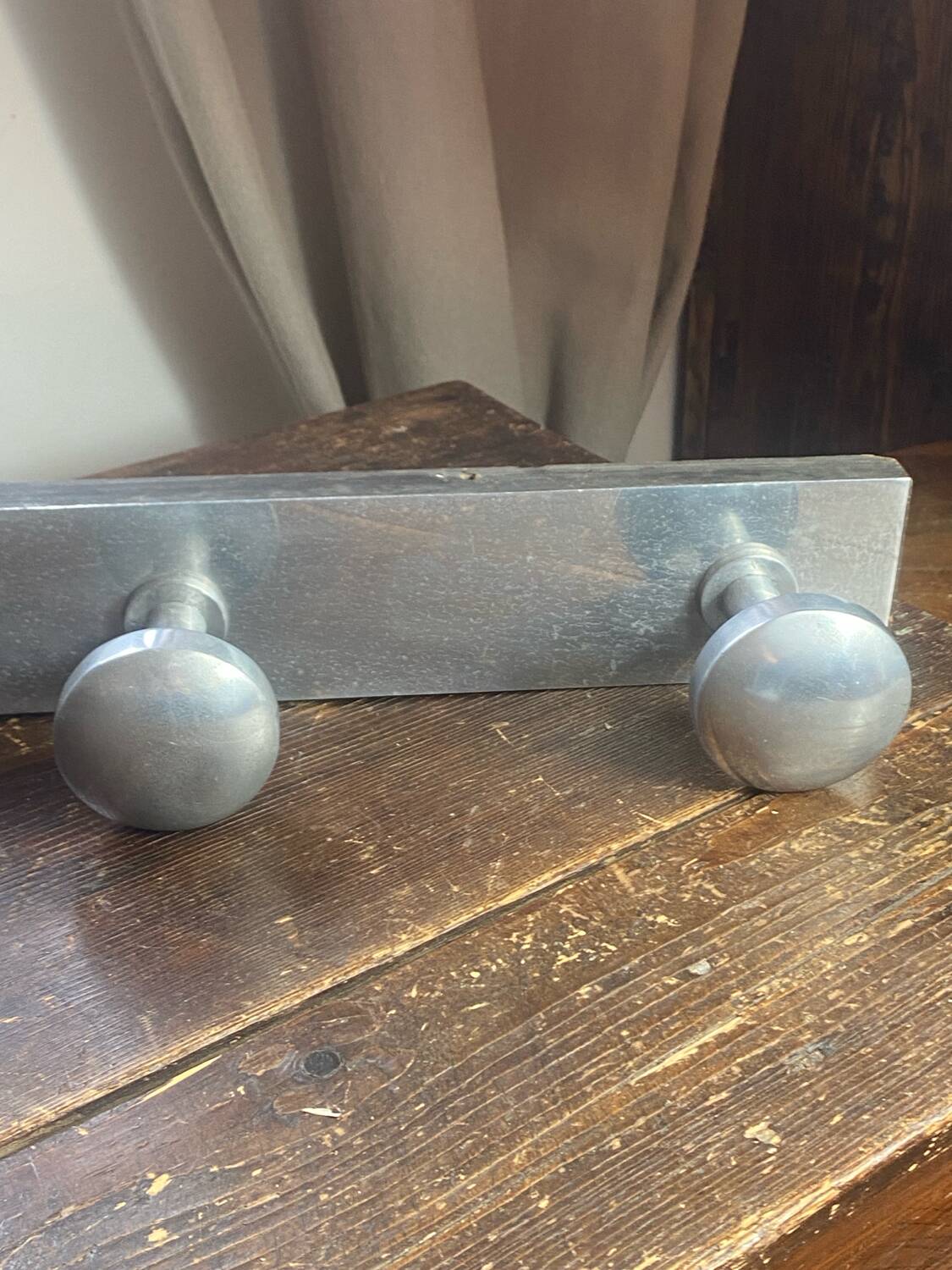 Patère en bois et aluminium