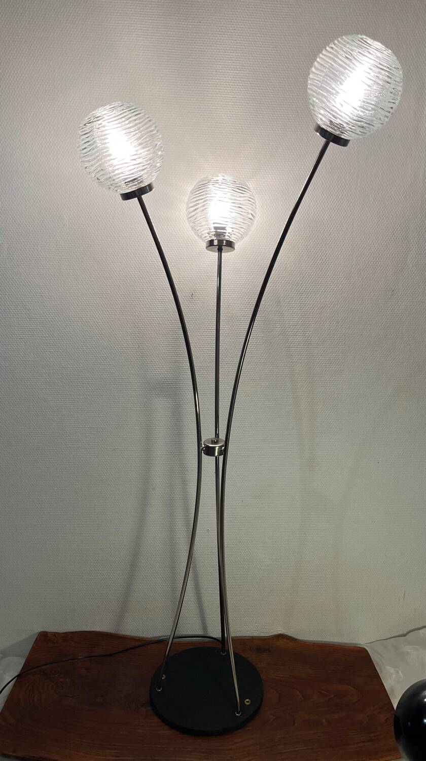 Lampadaire métal socle fonte 3 globes année 80