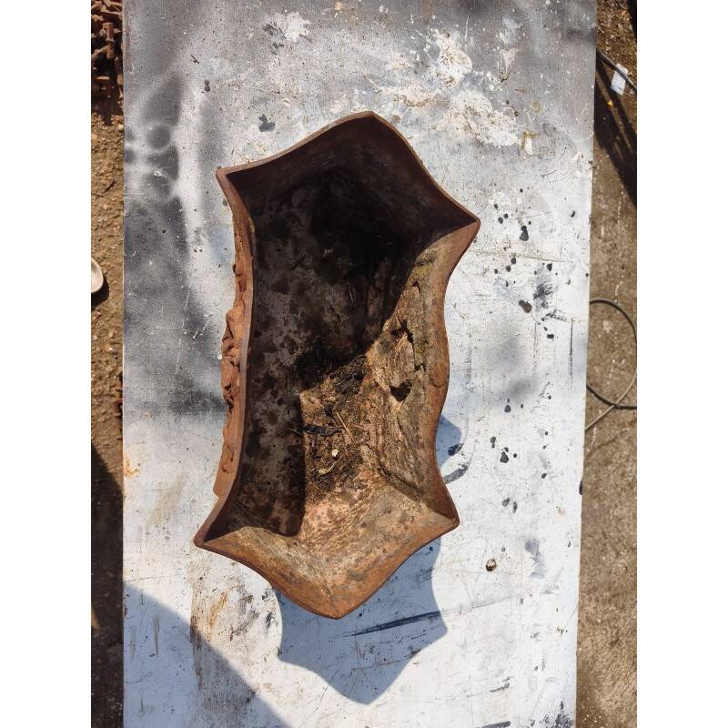Cast iron planter from 1900 by the Charleville-Mézières establishments.
