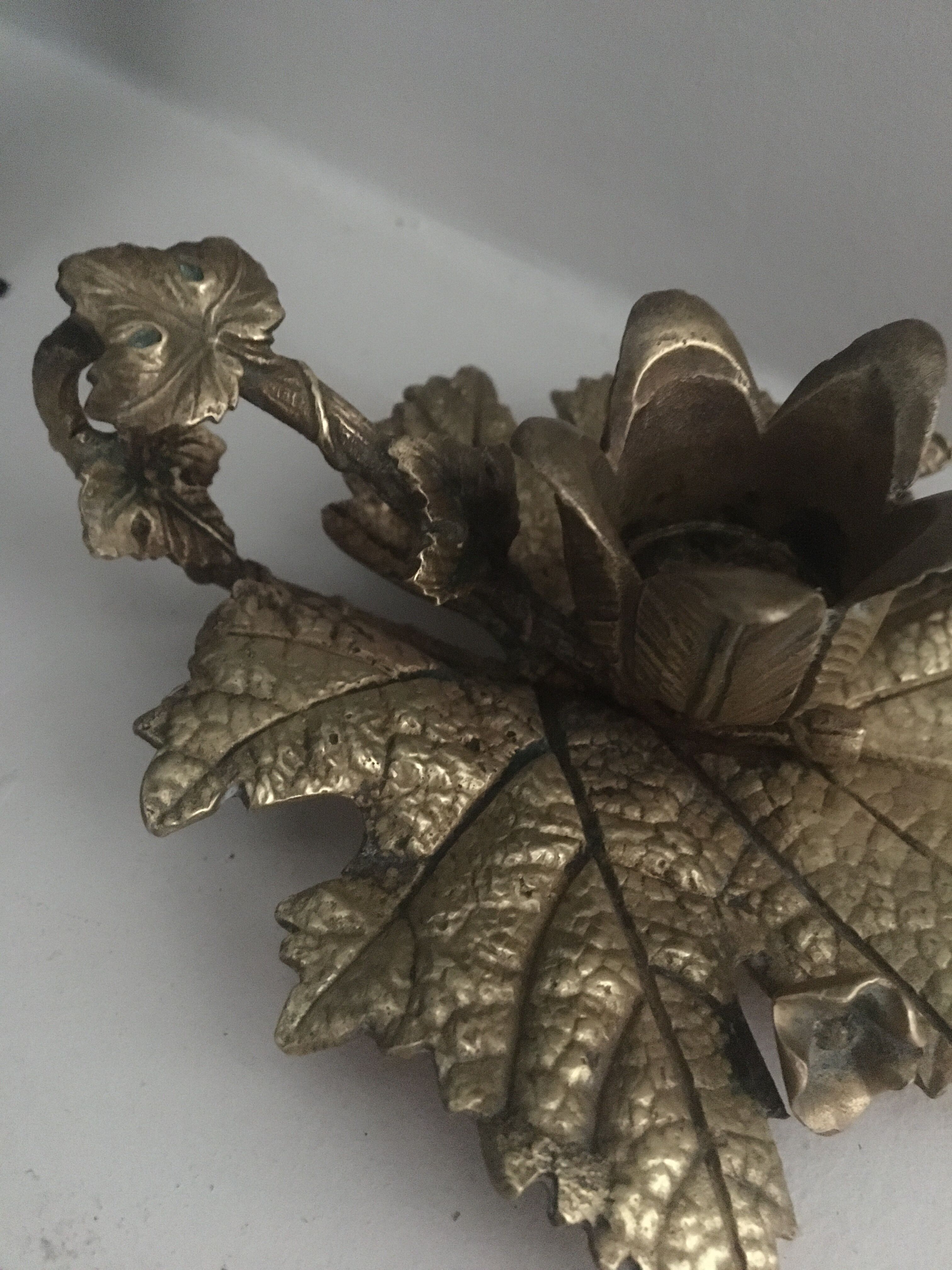 Carved vine leaf bougeoir, late 19th century
