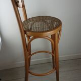 Stunt and curved wood bar stool