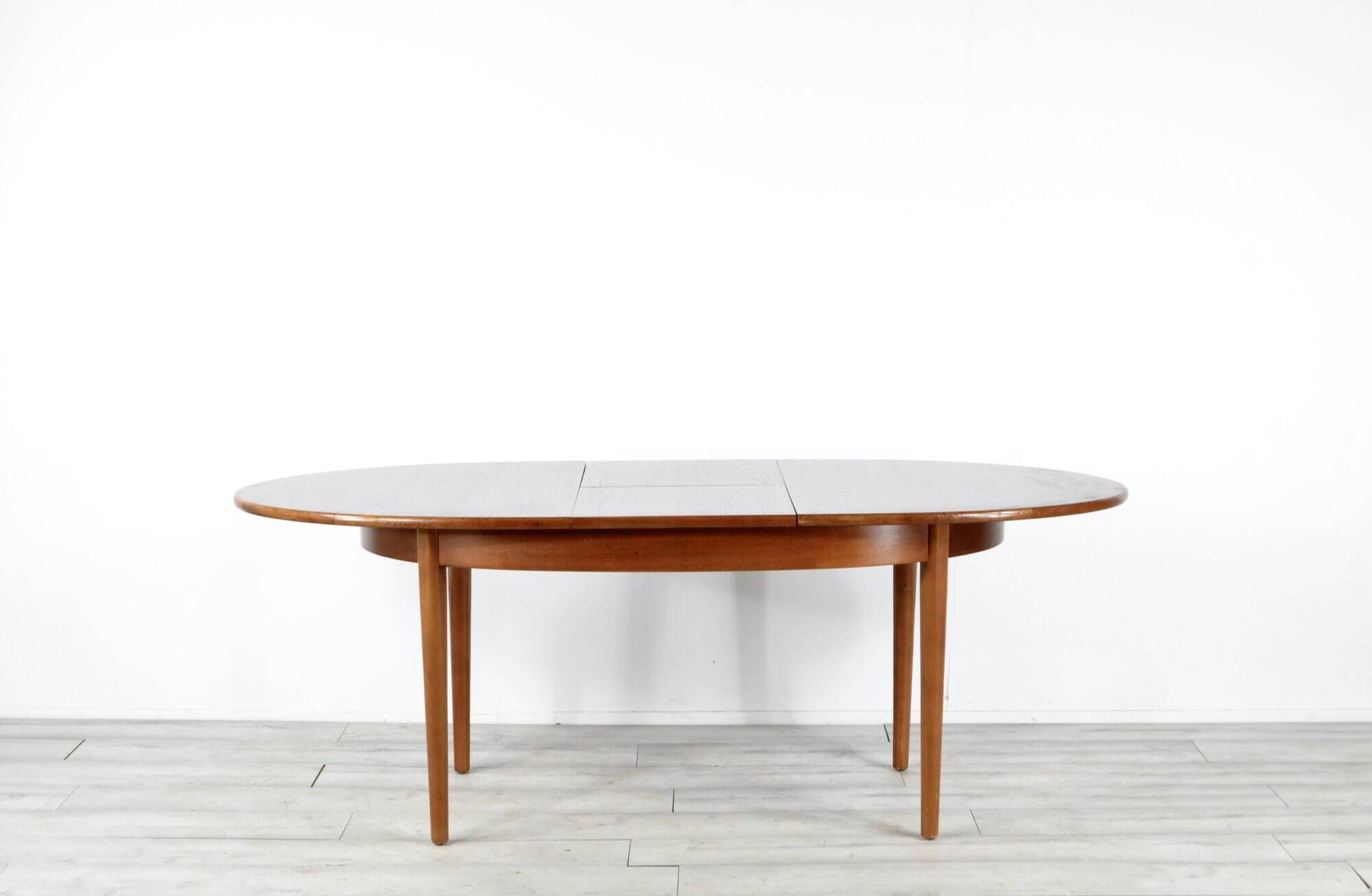 Table extensible oblongue en teck du milieu du siècle. Style vintage moderne/danois/rétro.