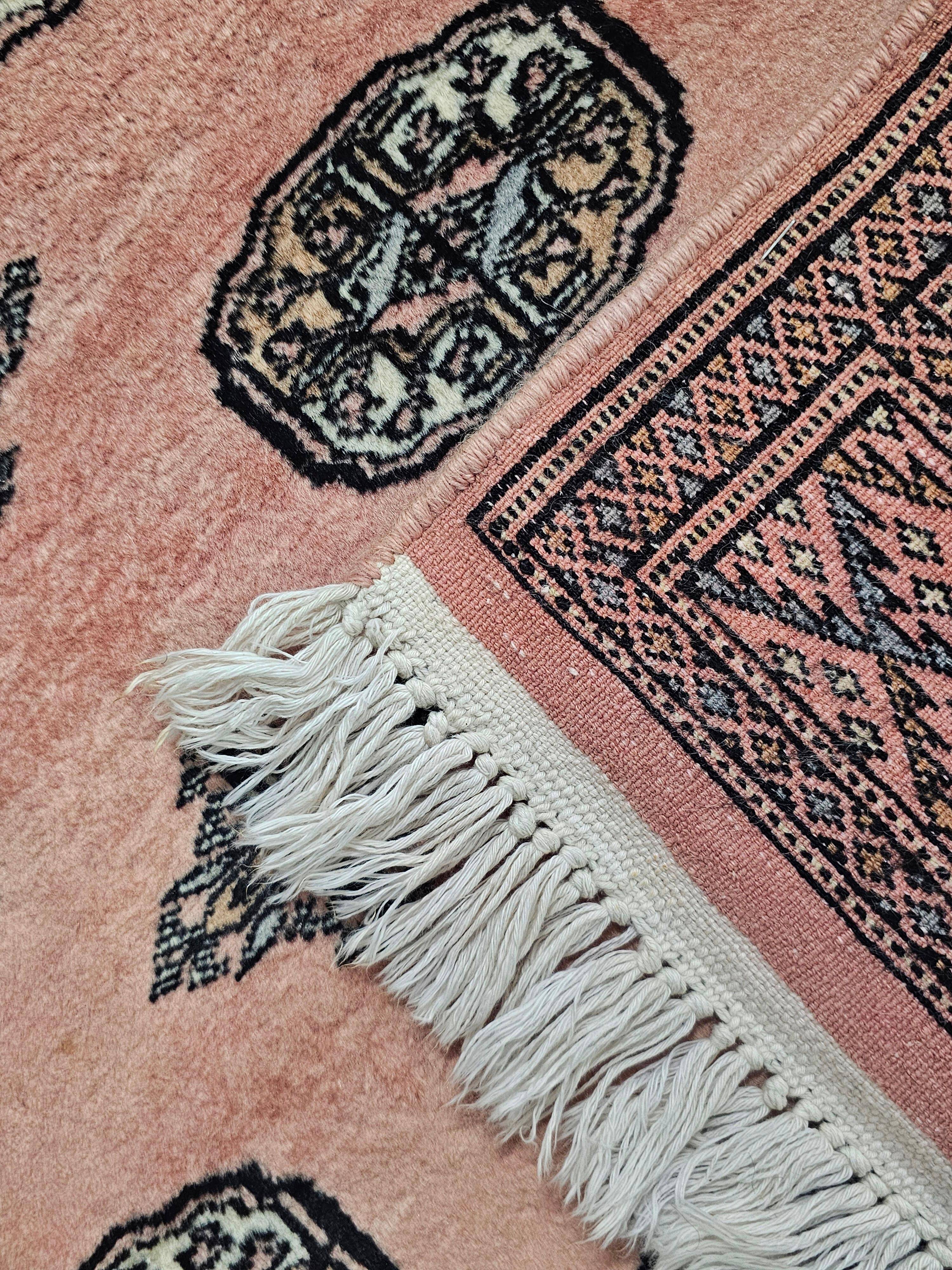 Tapis vintage noué main Bokhara Pakistan années 1950