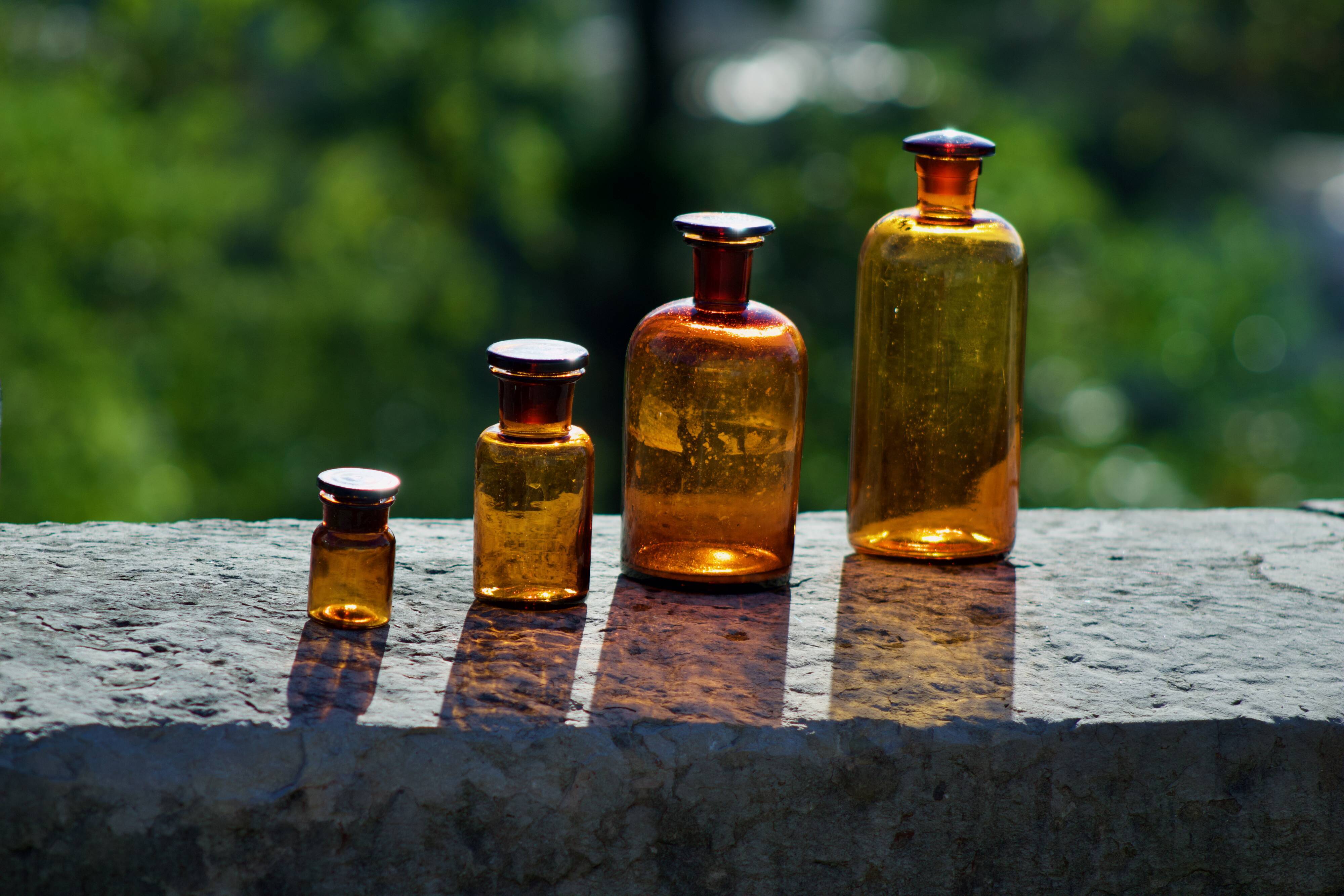4 old apothecary bottles / amber glass pharmacy in perfect condition dated before 1960