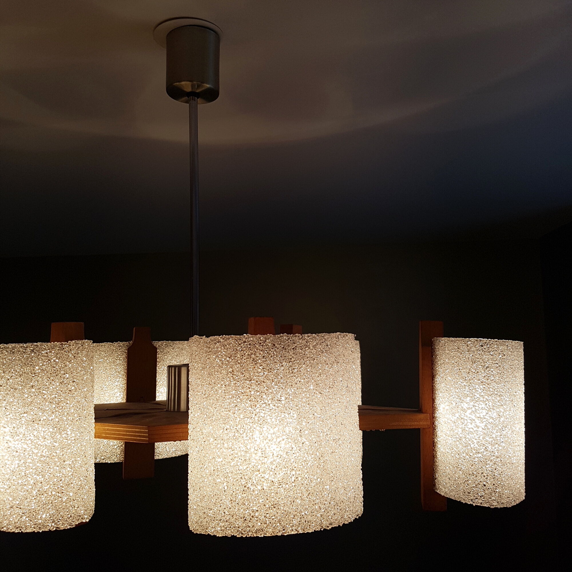 Chandelier Scandinavian 6 fires of wood and perspex vintage