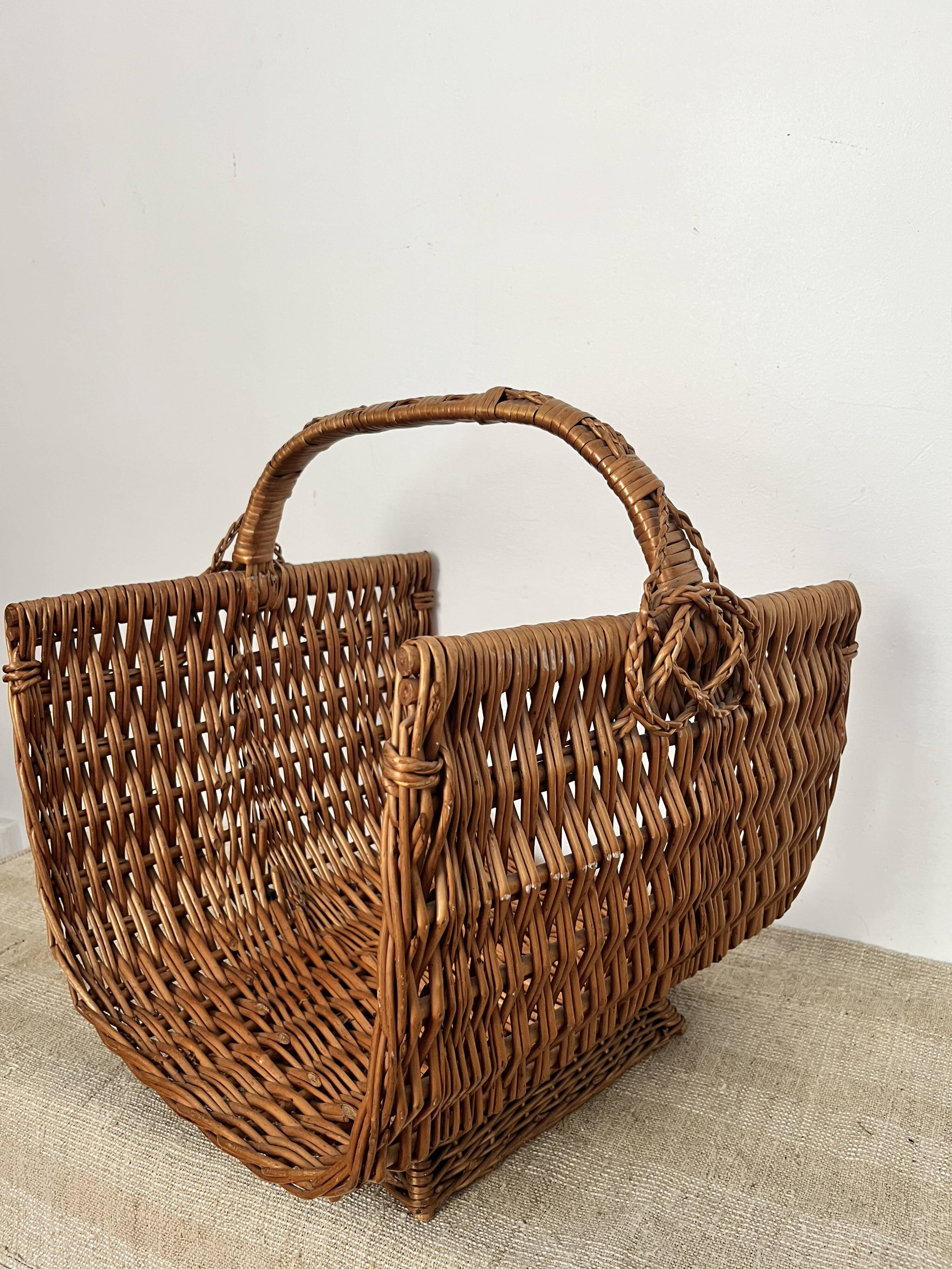 Log basket, woven wicker