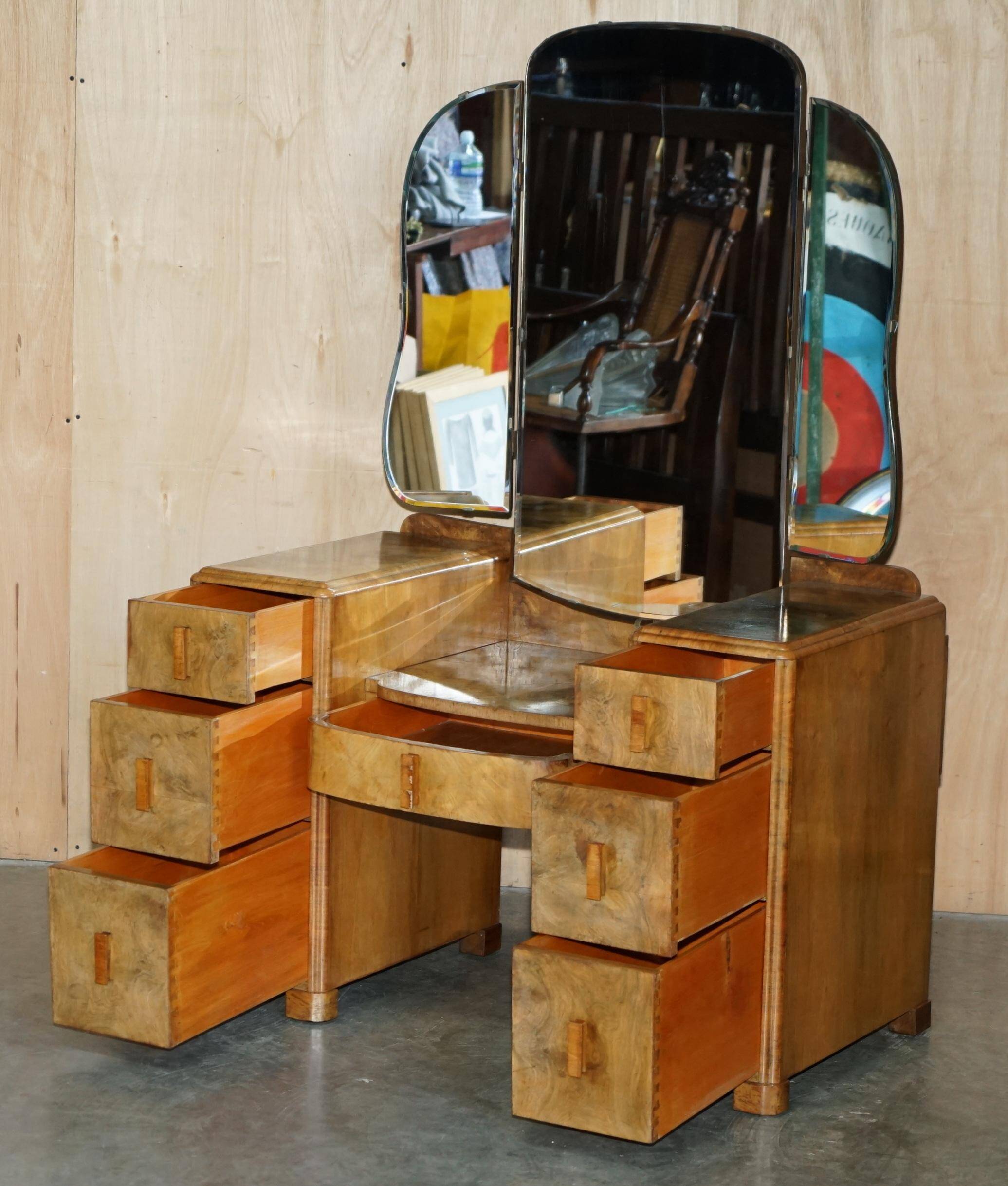 Art Deco dressing table in satin walnut with mirror, circa 1930.