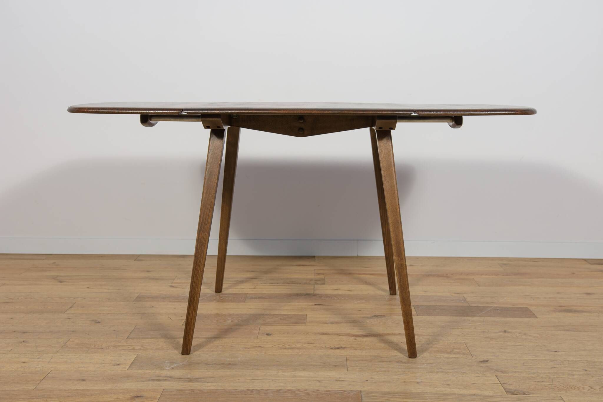 Table à manger Goldsmith Series par Lucian Ercolani pour Ercol, Royaume-Uni