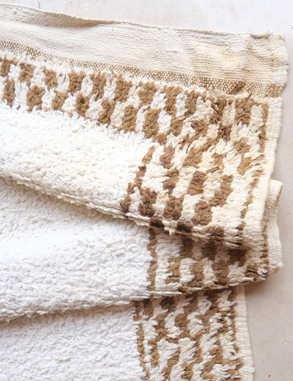 Vintage Moroccan rug - 318 x 163 cm