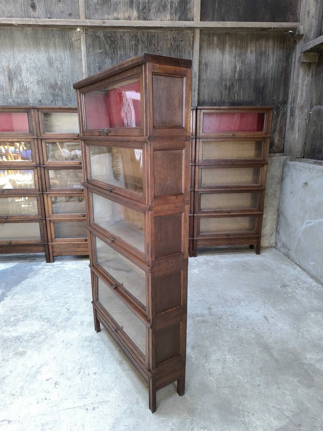 Oak display cabinet MD 1900