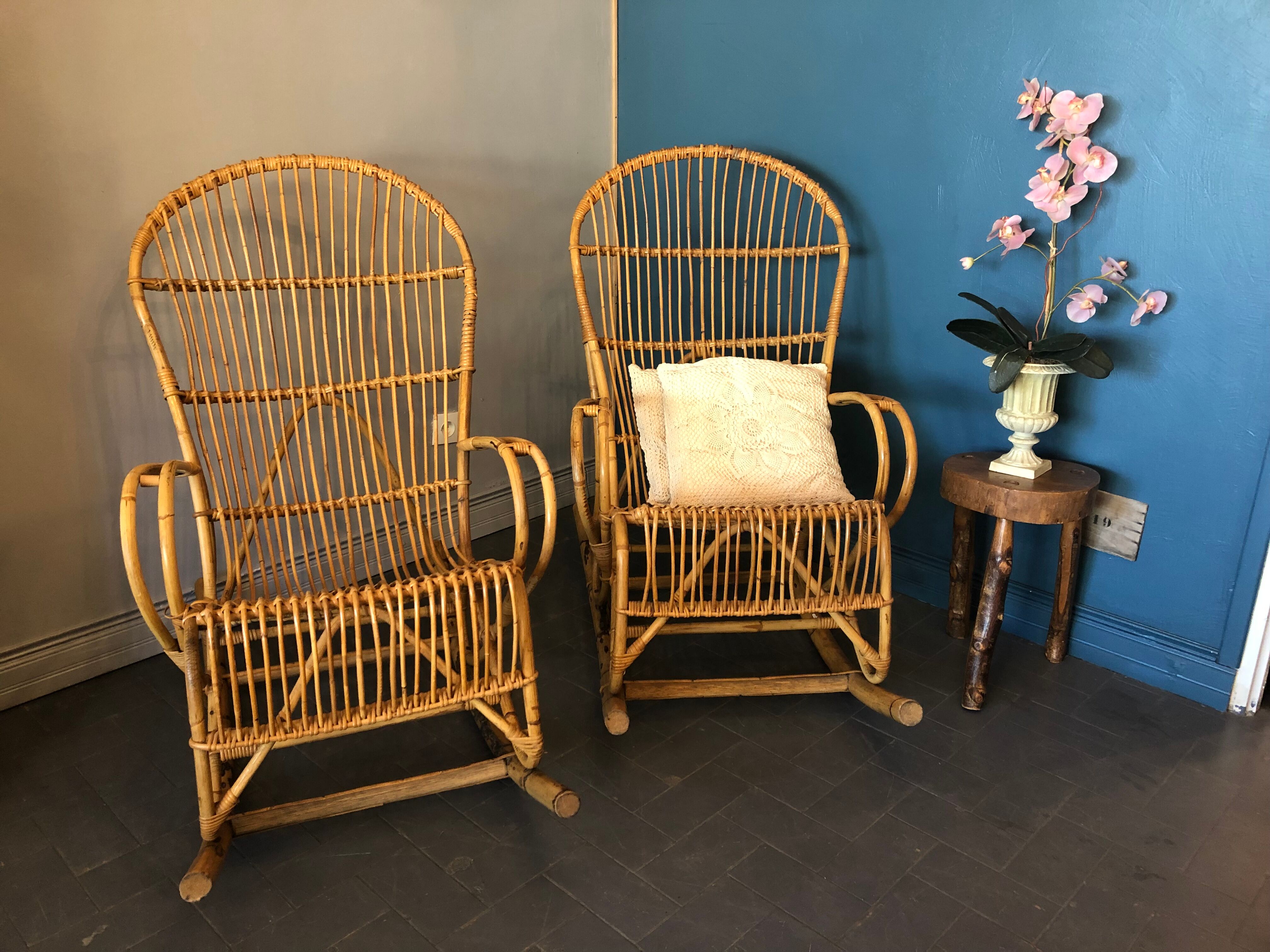 2 rattan rocking chairs