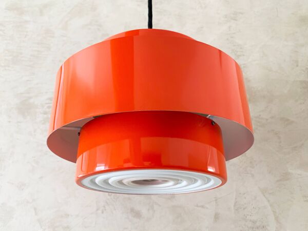 Suspension rouge par Jo Hammerborg pour Fog Morup, Danemark 1969.