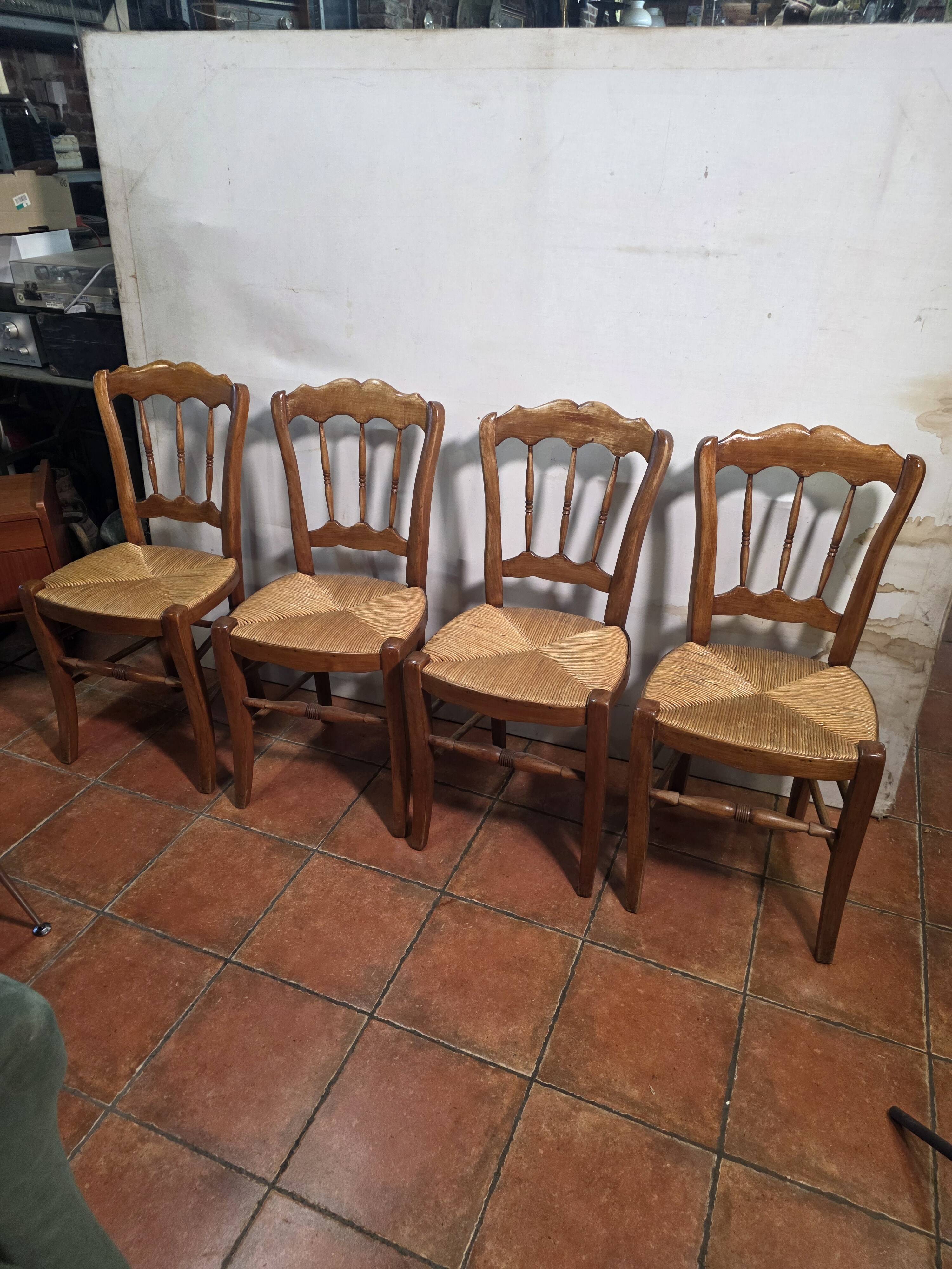 4 rustic farmhouse chairs made of wood and straw