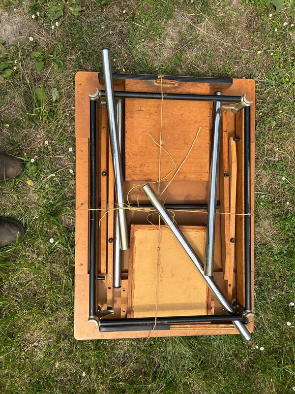 Table en Formica Rouge complète avec 2 tiroirs et 2 rallonges