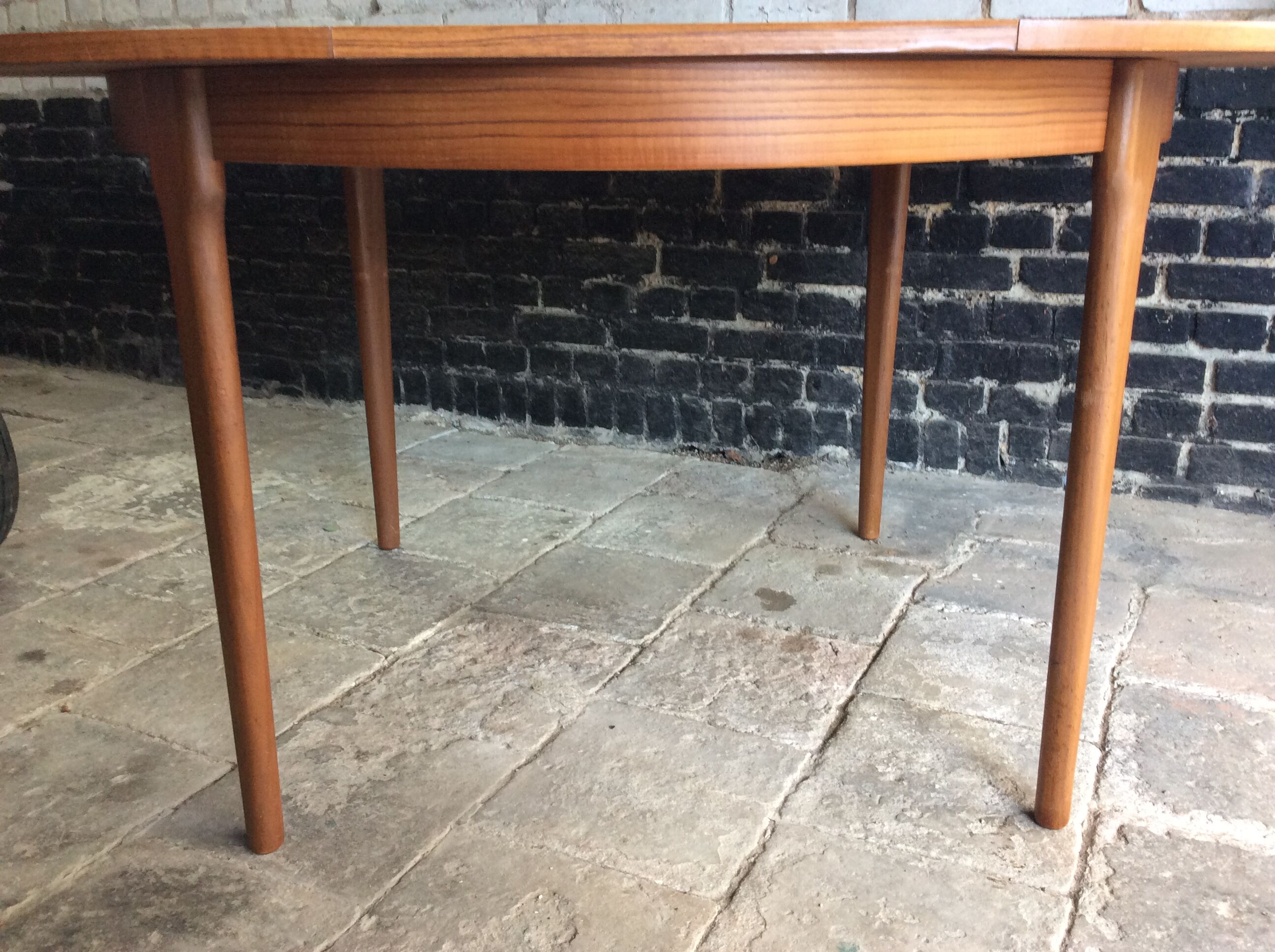Vintage dining expandable room table
