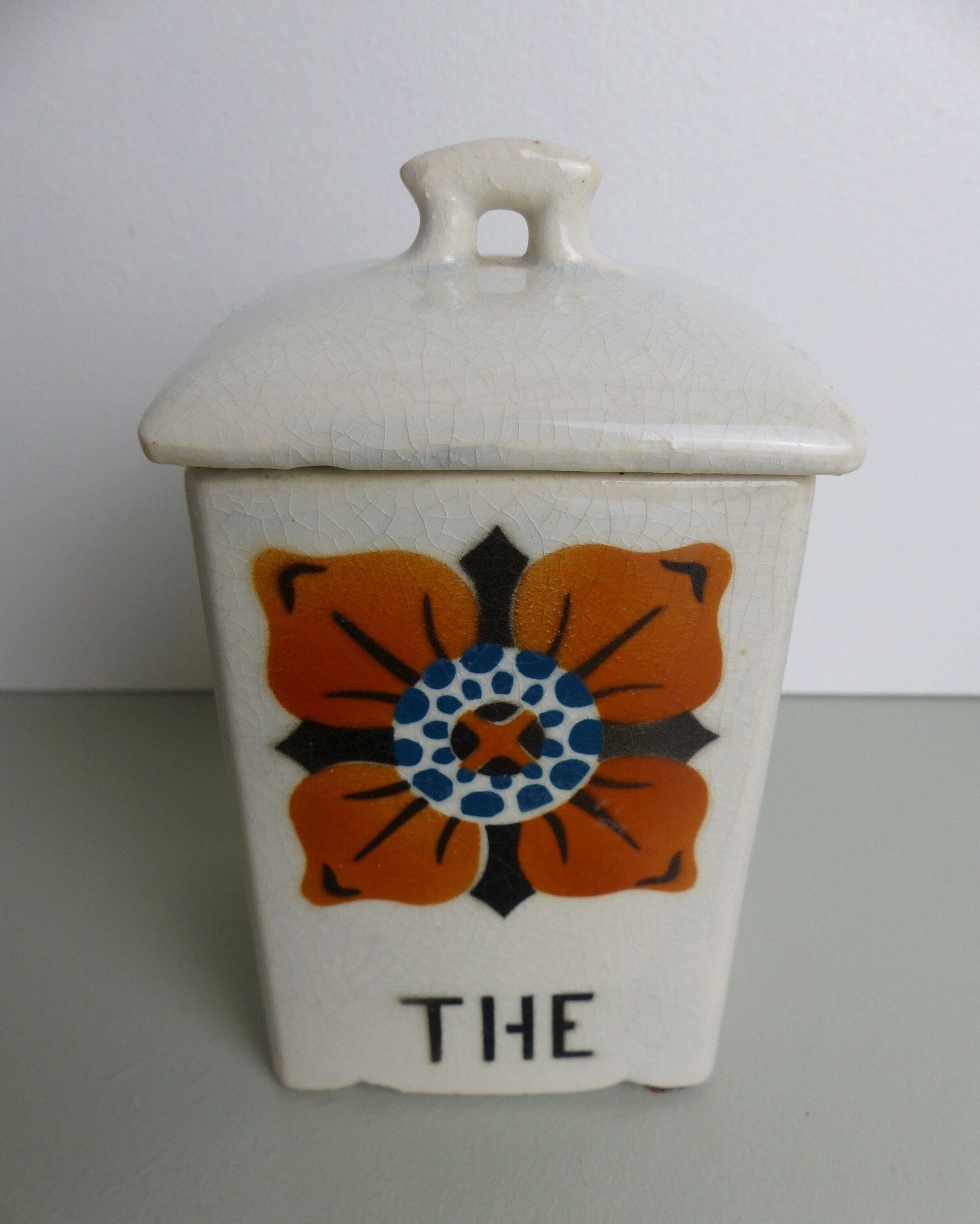 Ceramic spice pot