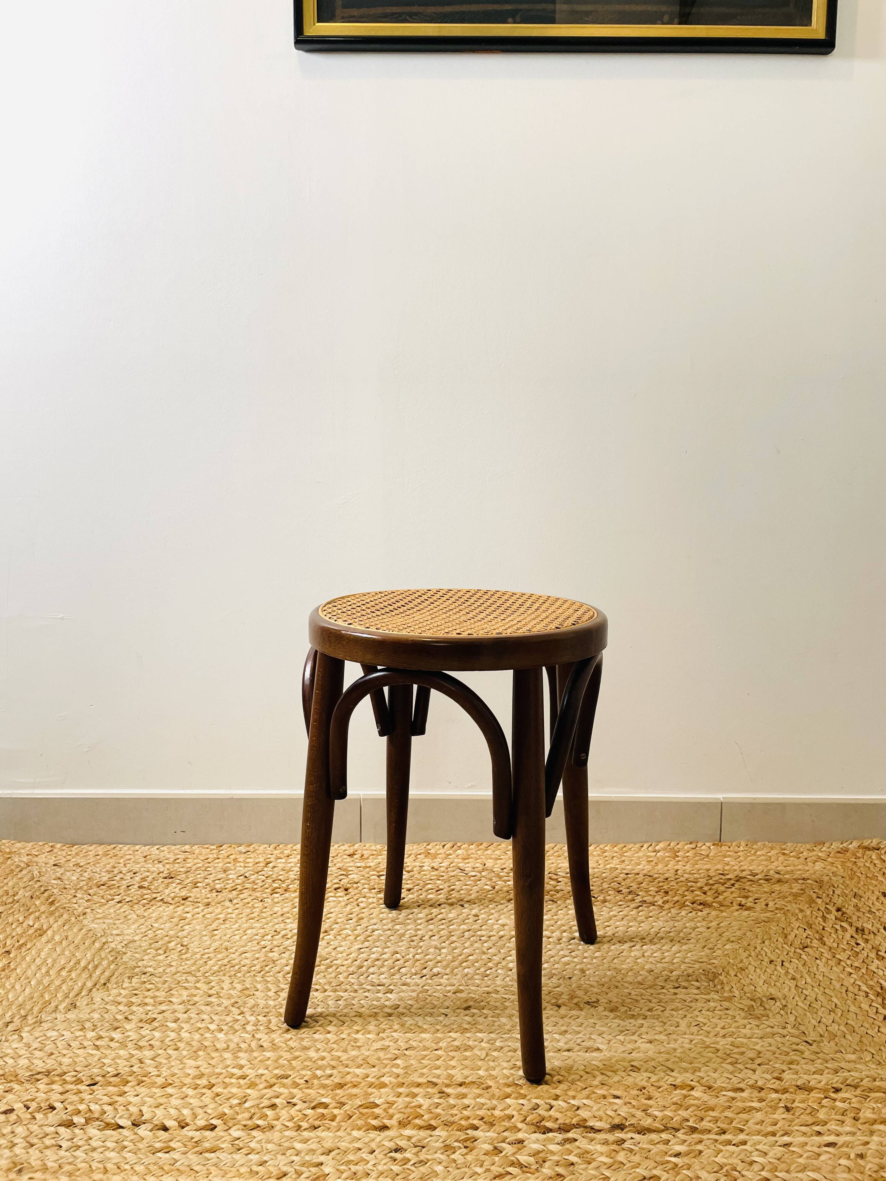 Cane stool in bent wood very good condition