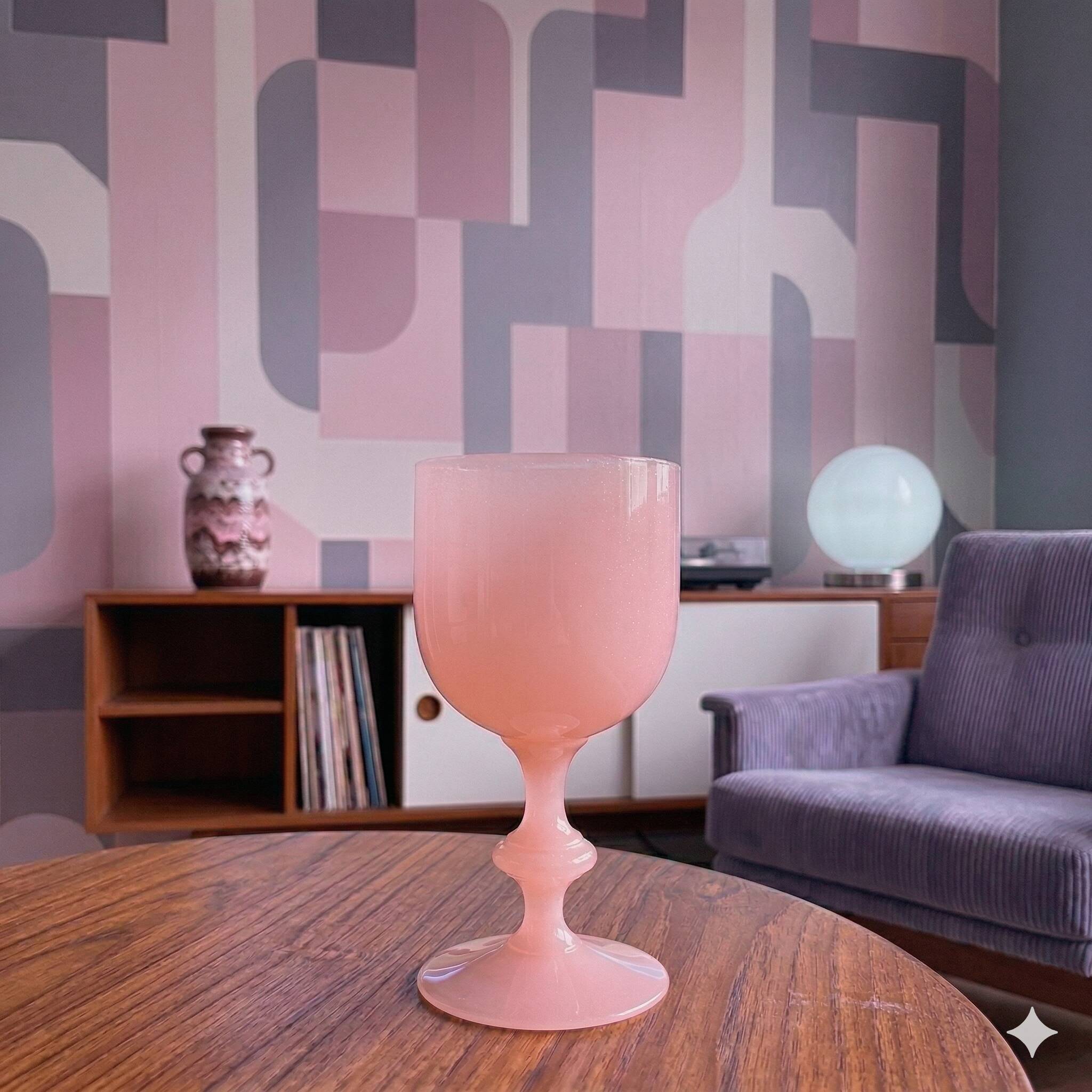 Decorative bowl in pink opaline