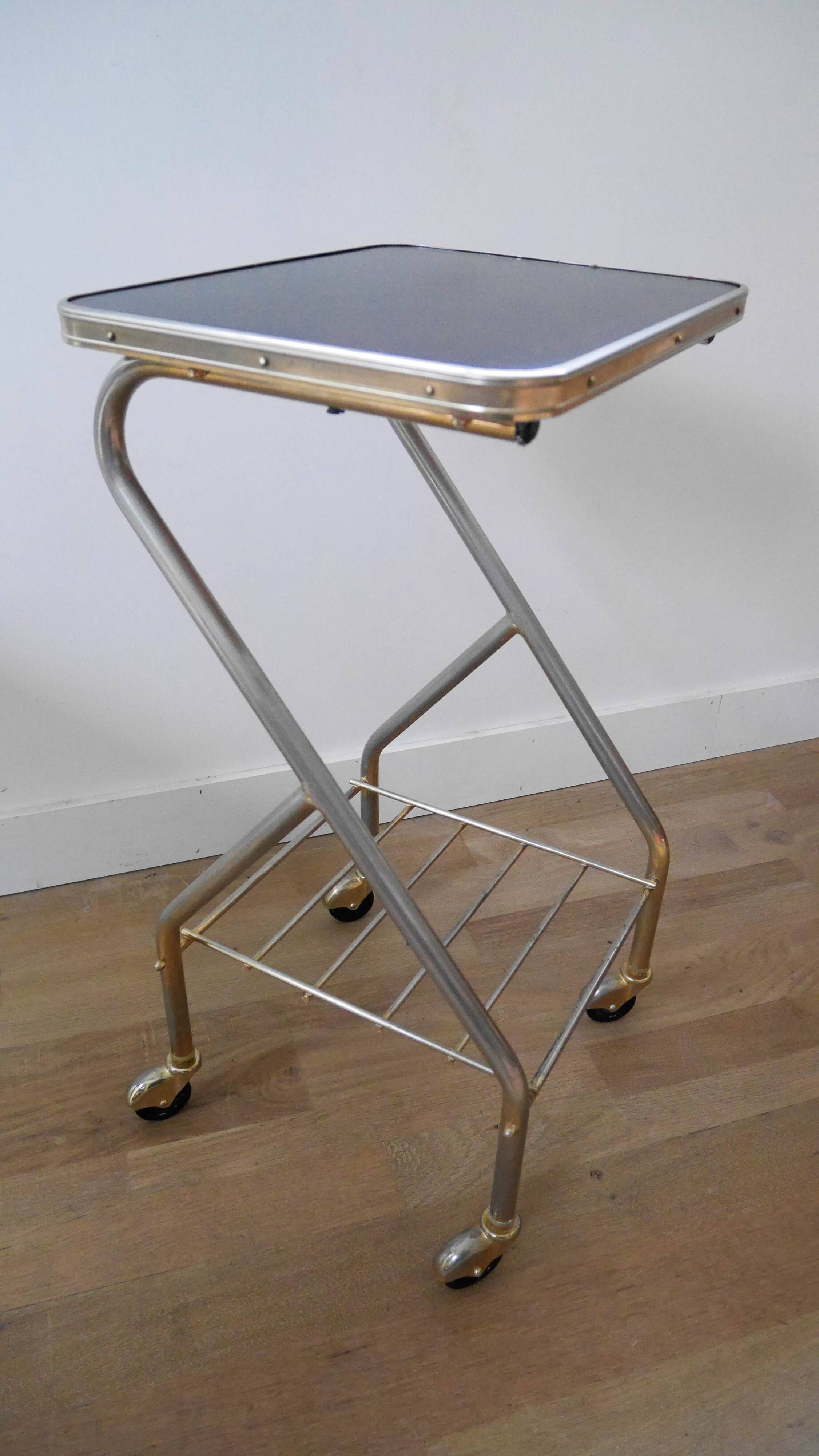 Tablette de style industriel en acier et plateau bois