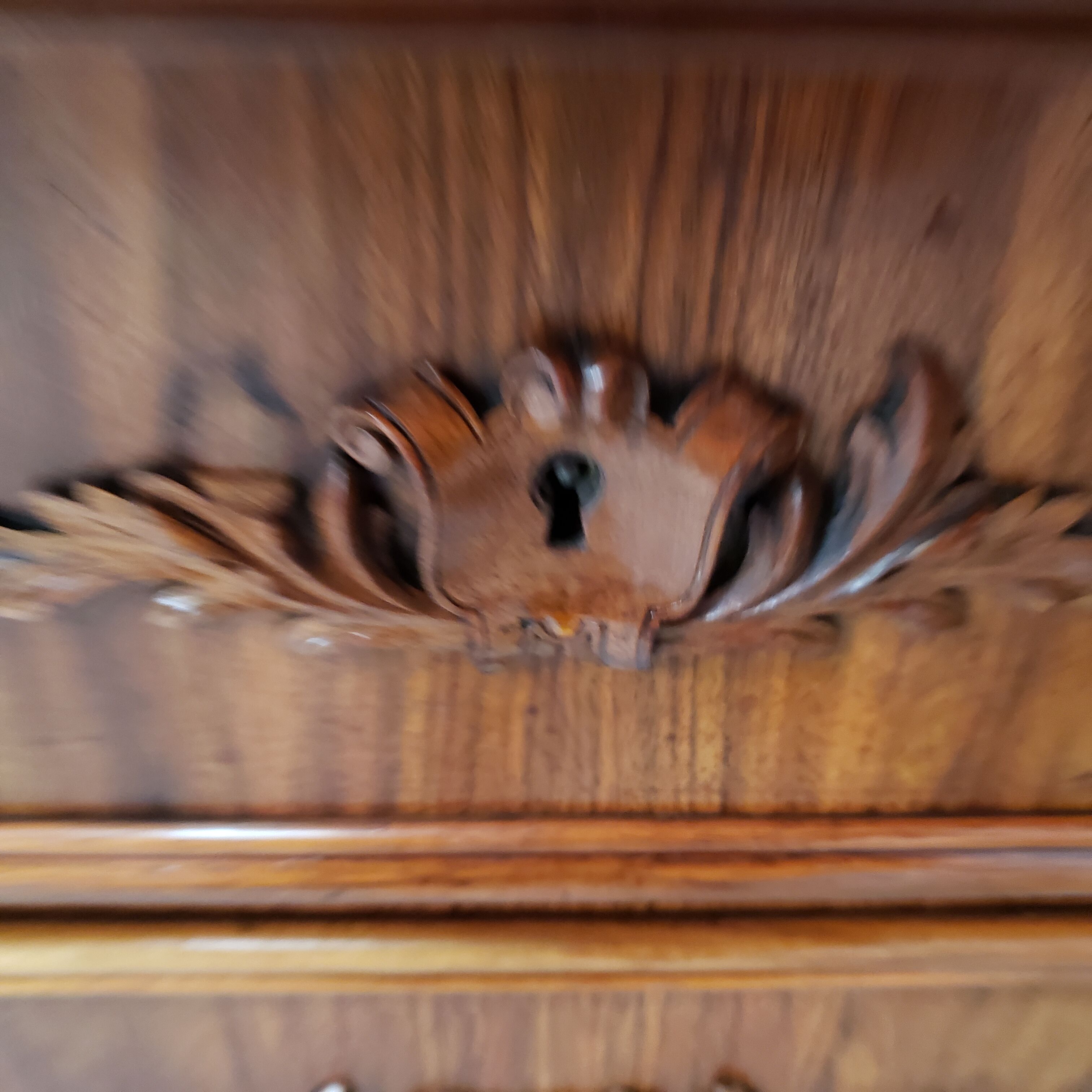 Antique chest of drawers carved in walnut XIX
