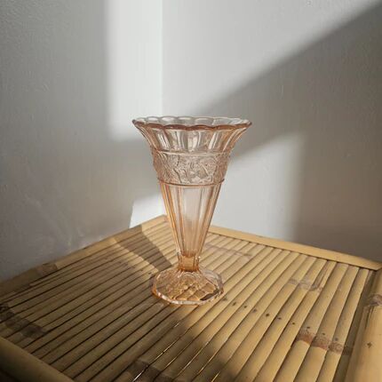 Vase verrerie Scailmont en verre pressé rose - art déco Belgique