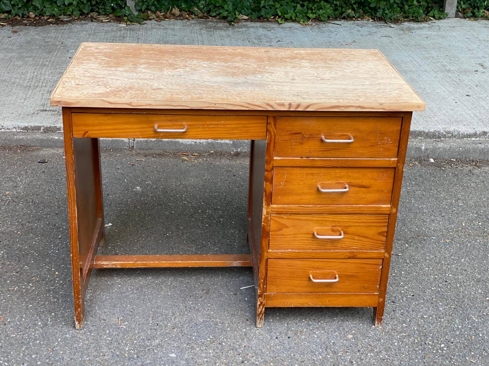 American wooden desk with 5 drawers