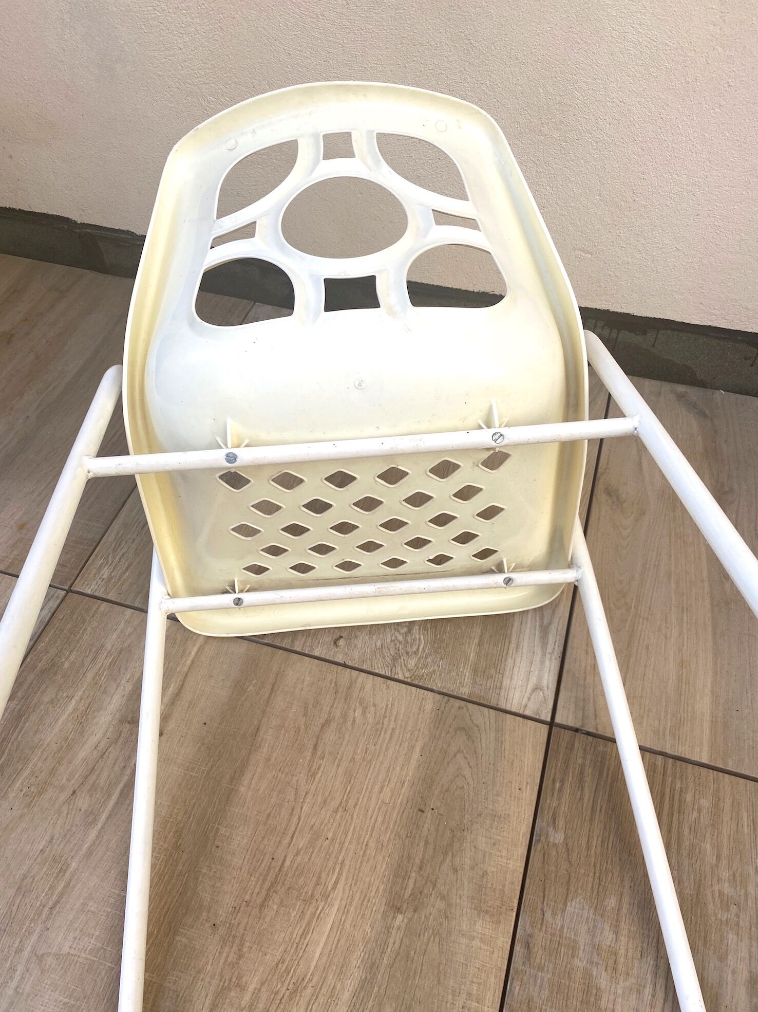 Lot de 4 fauteuils empilables années 60-70 en métal et plastique jardin