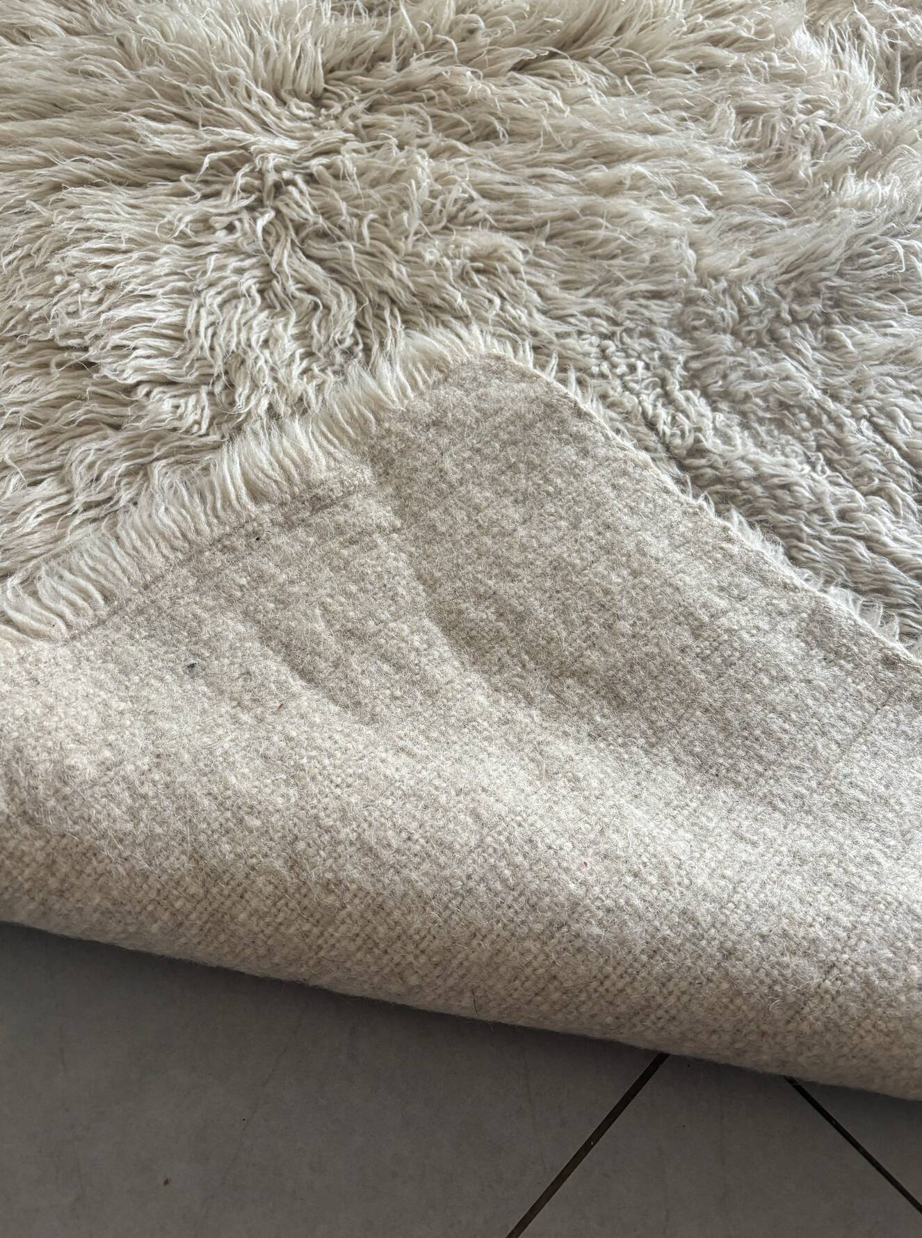 Large vintage carpet 100% pure wool Flokati with long pile from the 60s-70s.