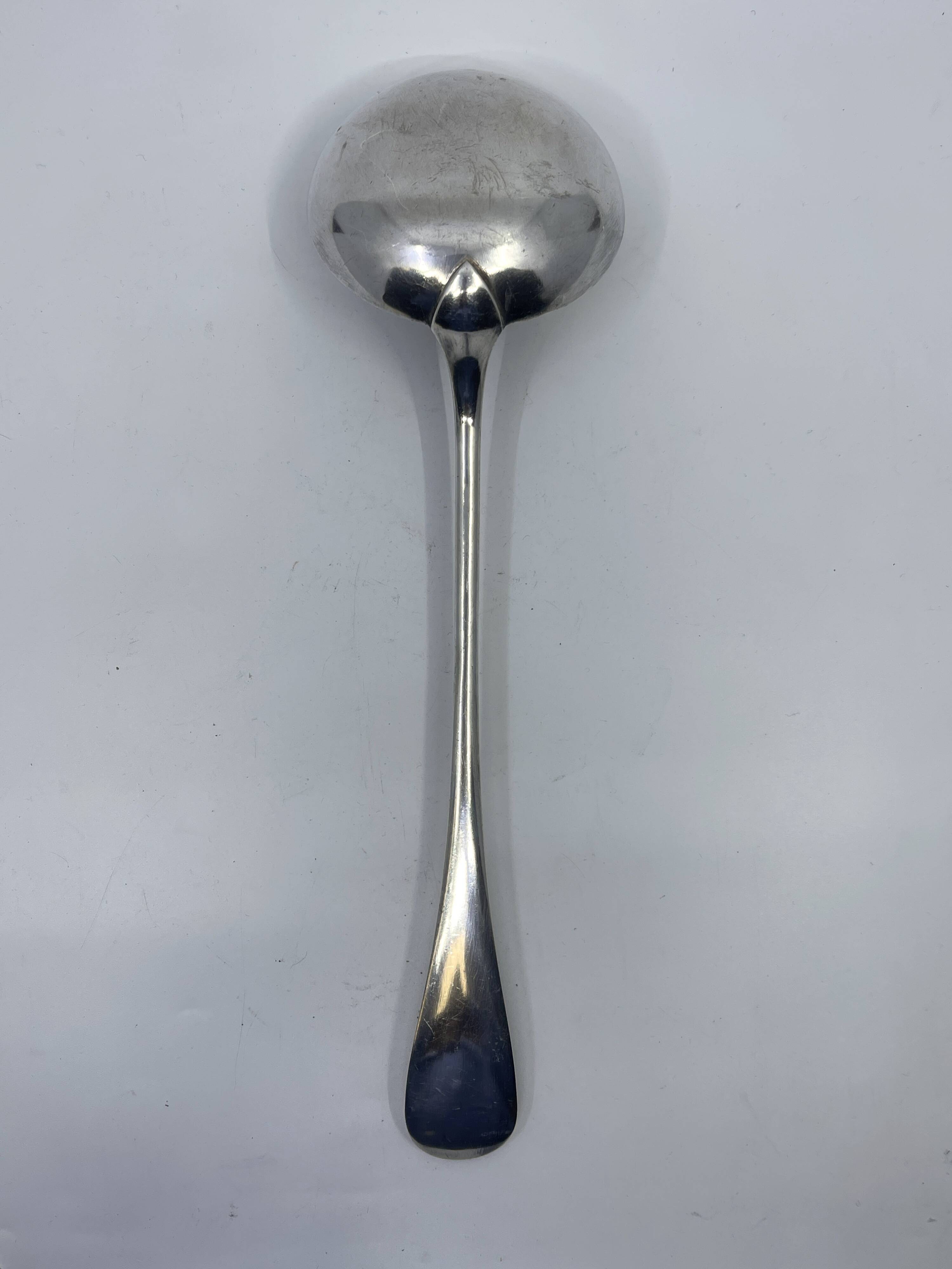2 louches en métal argenté, modèle uniplat