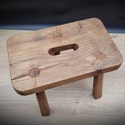 Tabouret tripode rectangle poignée