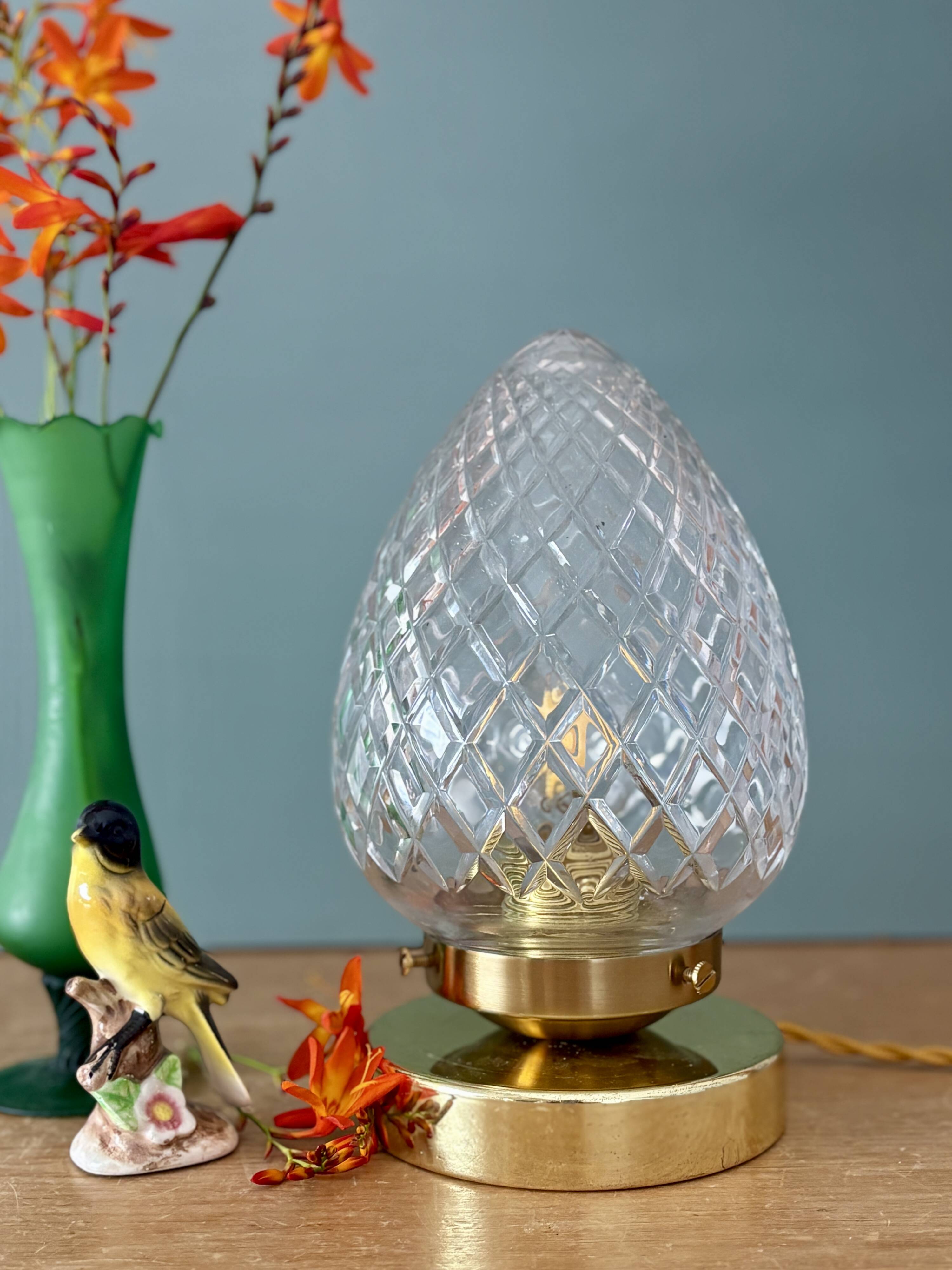 Lampe à poser globe vintage en verre ciselé