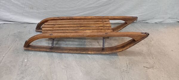 Luge vintage en bois