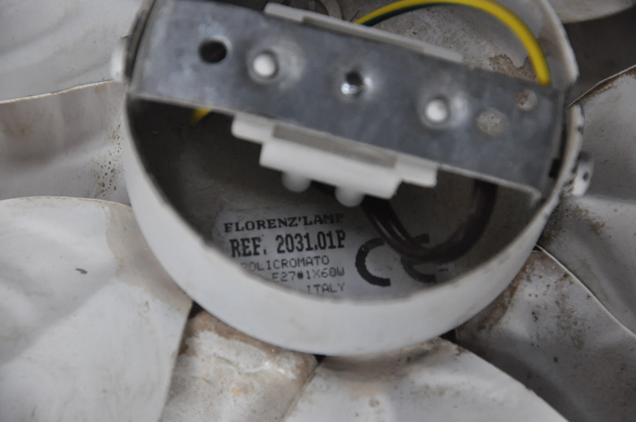 Flower shaped vintage wall sconce