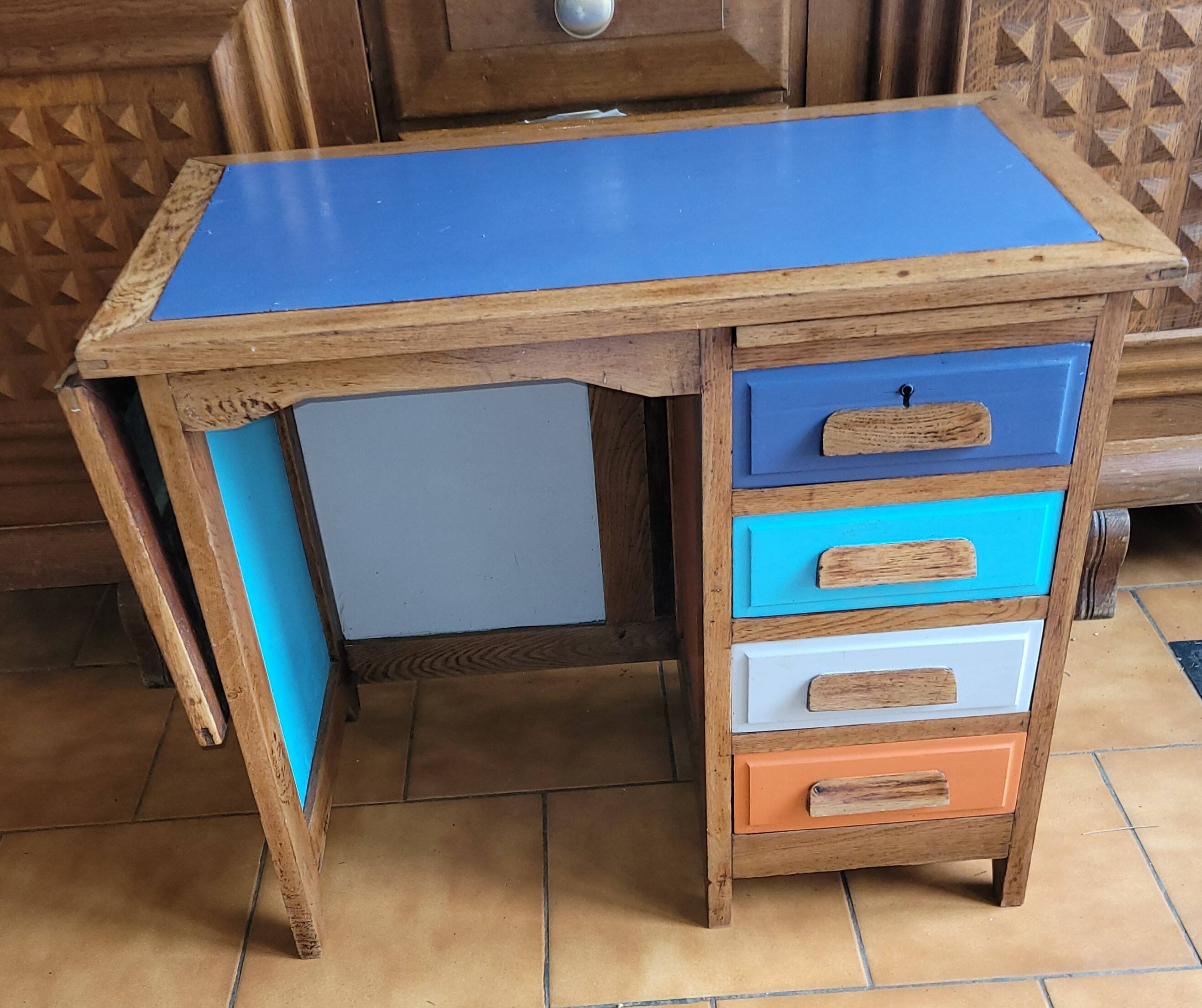 Children's desk 1950 - 1960 with extension and shelf