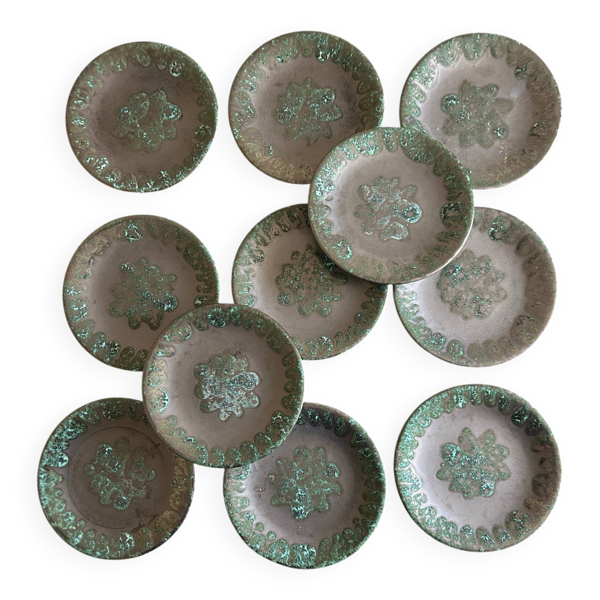 11 assiettes plates en céramique lava Petit Massé Morvan