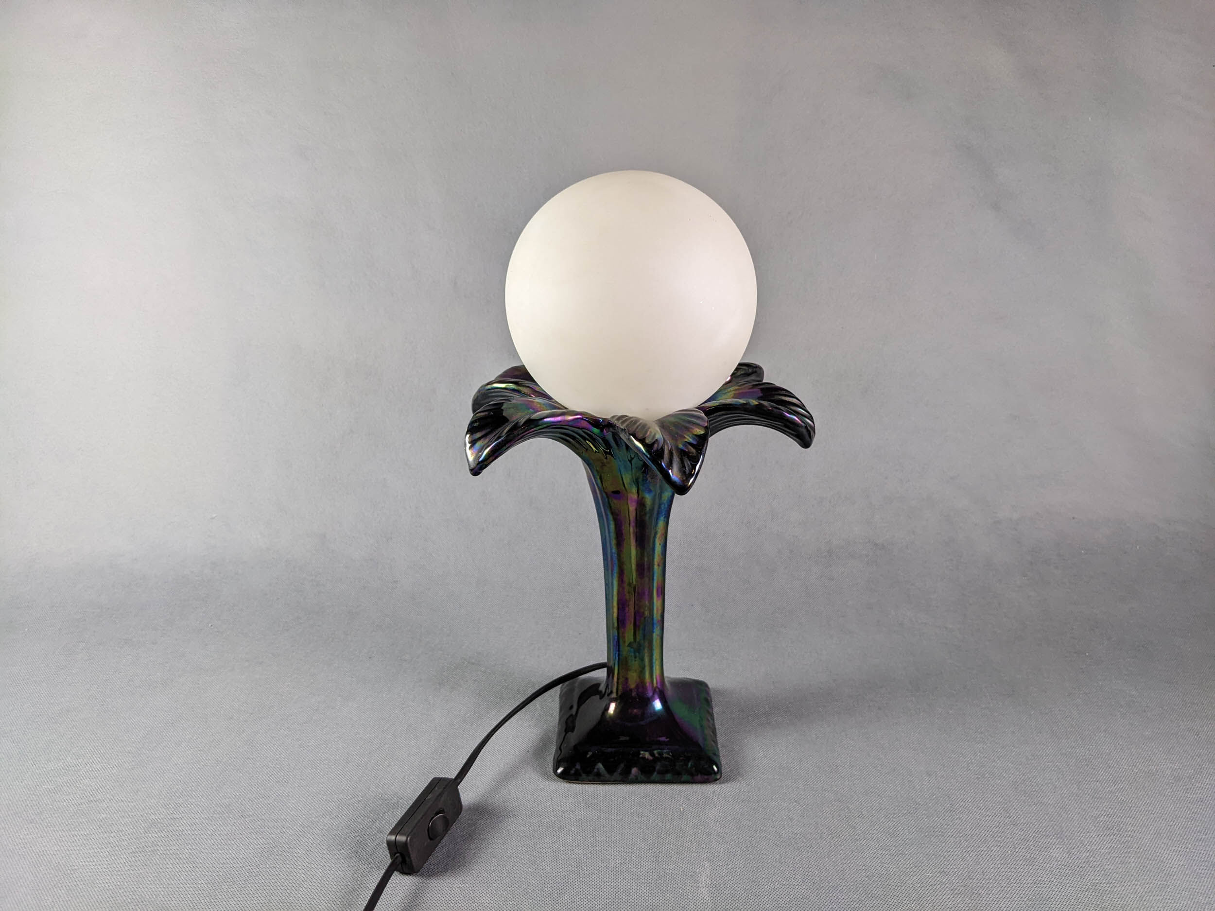 Ceramic lamp palm globe, Italian design 70-80, iridescent blue ceramic, white globe