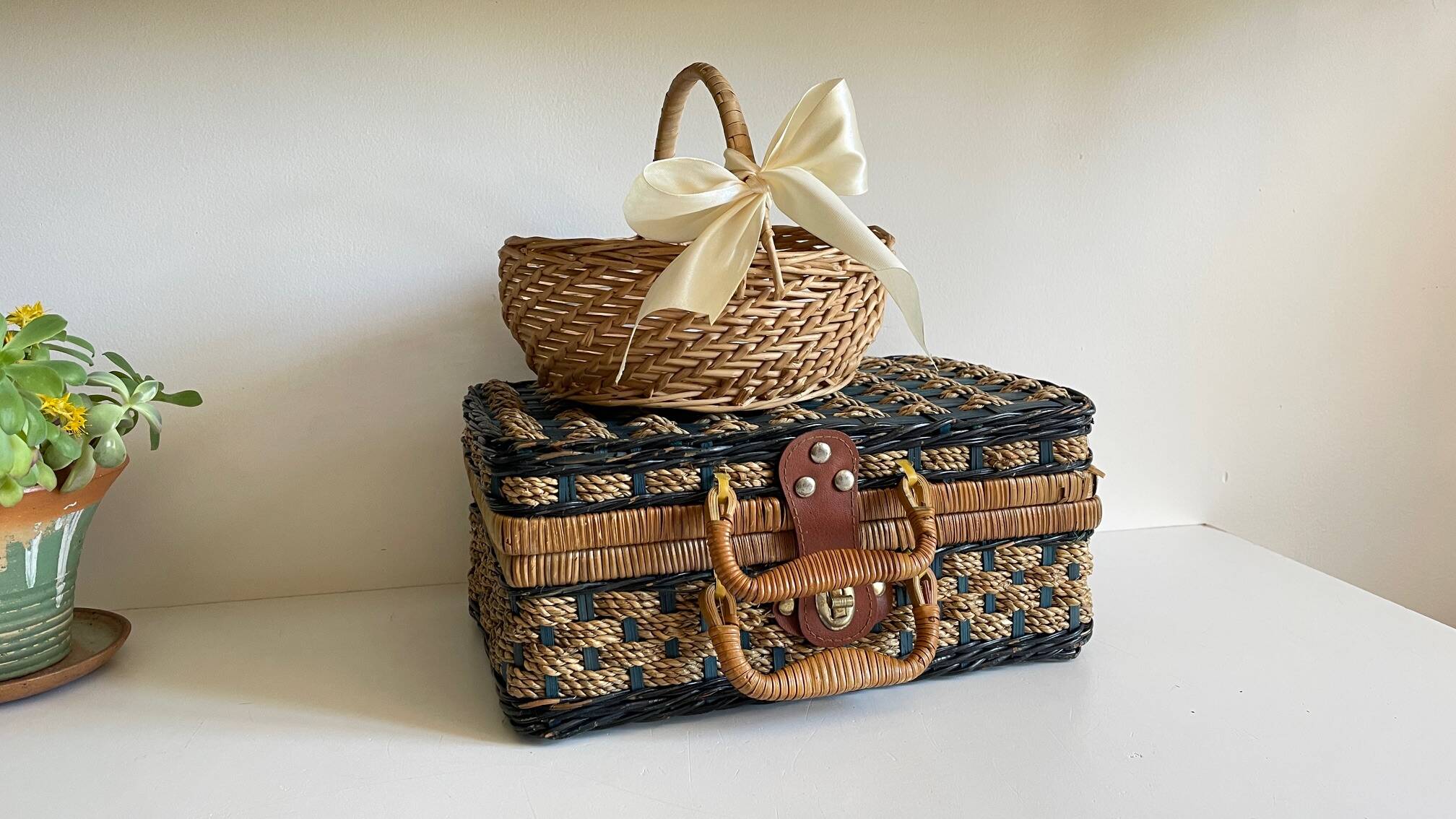 Set of 2 vintage rattan and rope baskets