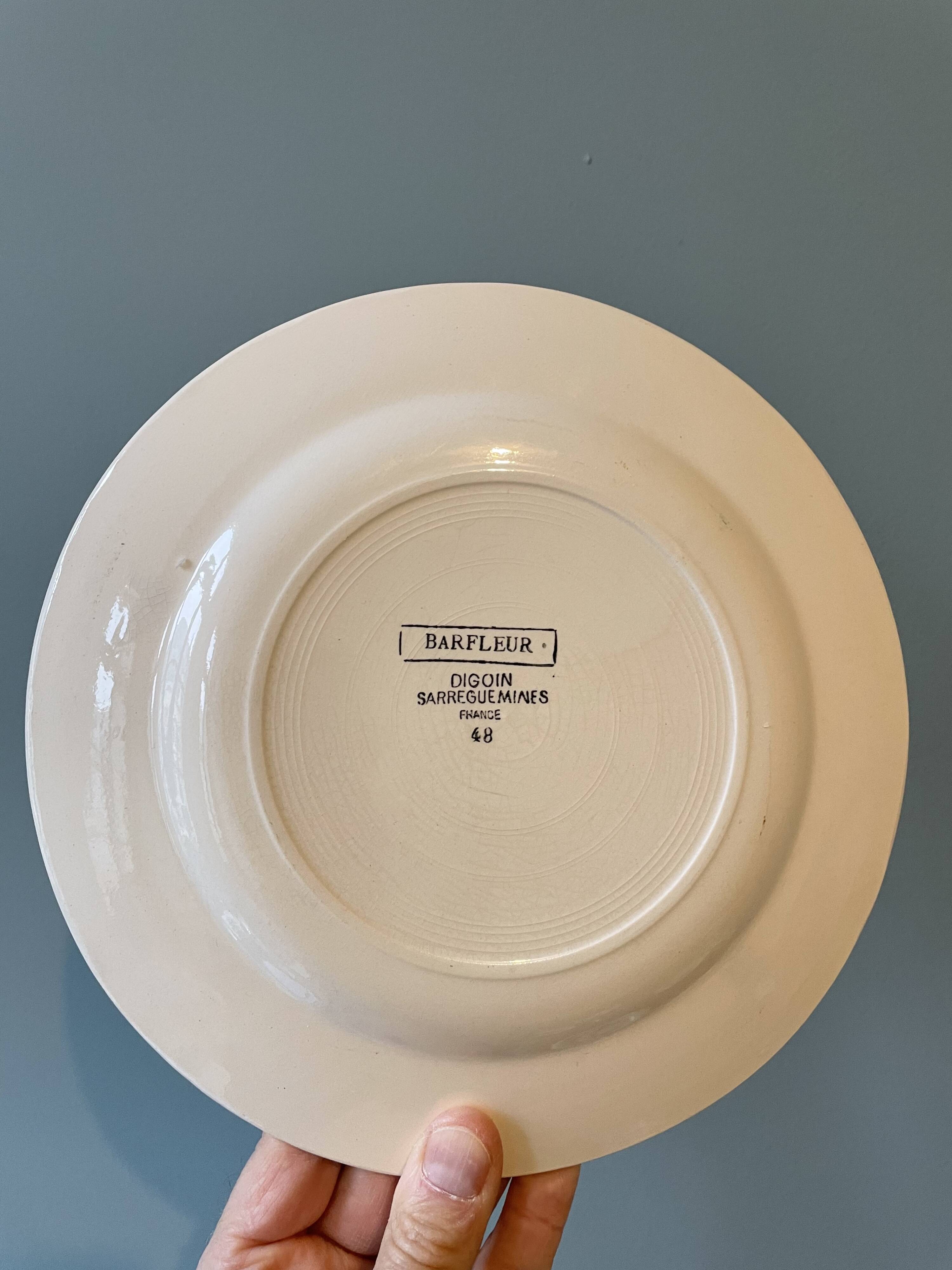 Set of 7 flat plates Digoin Sarreguemines, Barfleur model